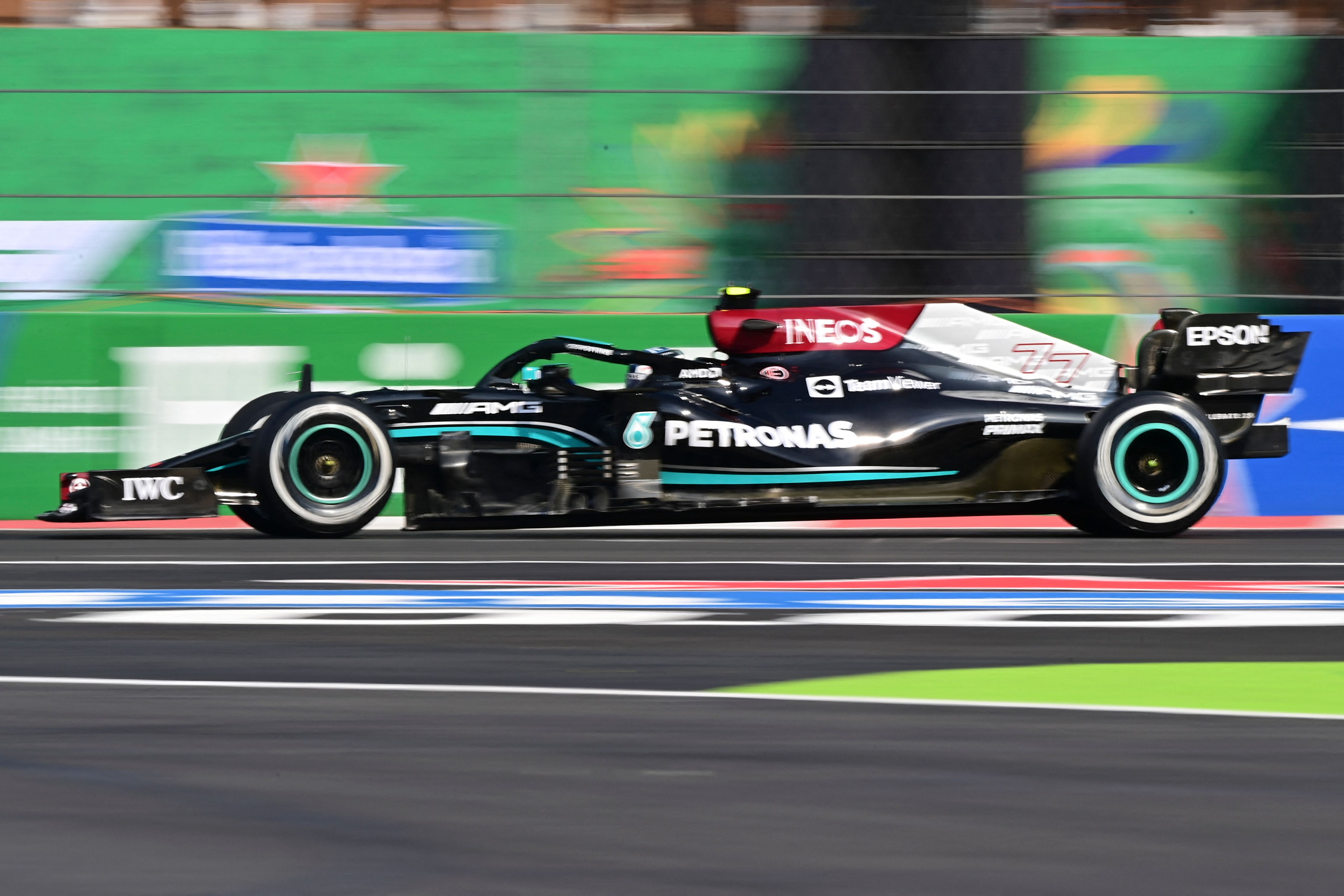 Pembalap Mercedes Valterri Bottas.