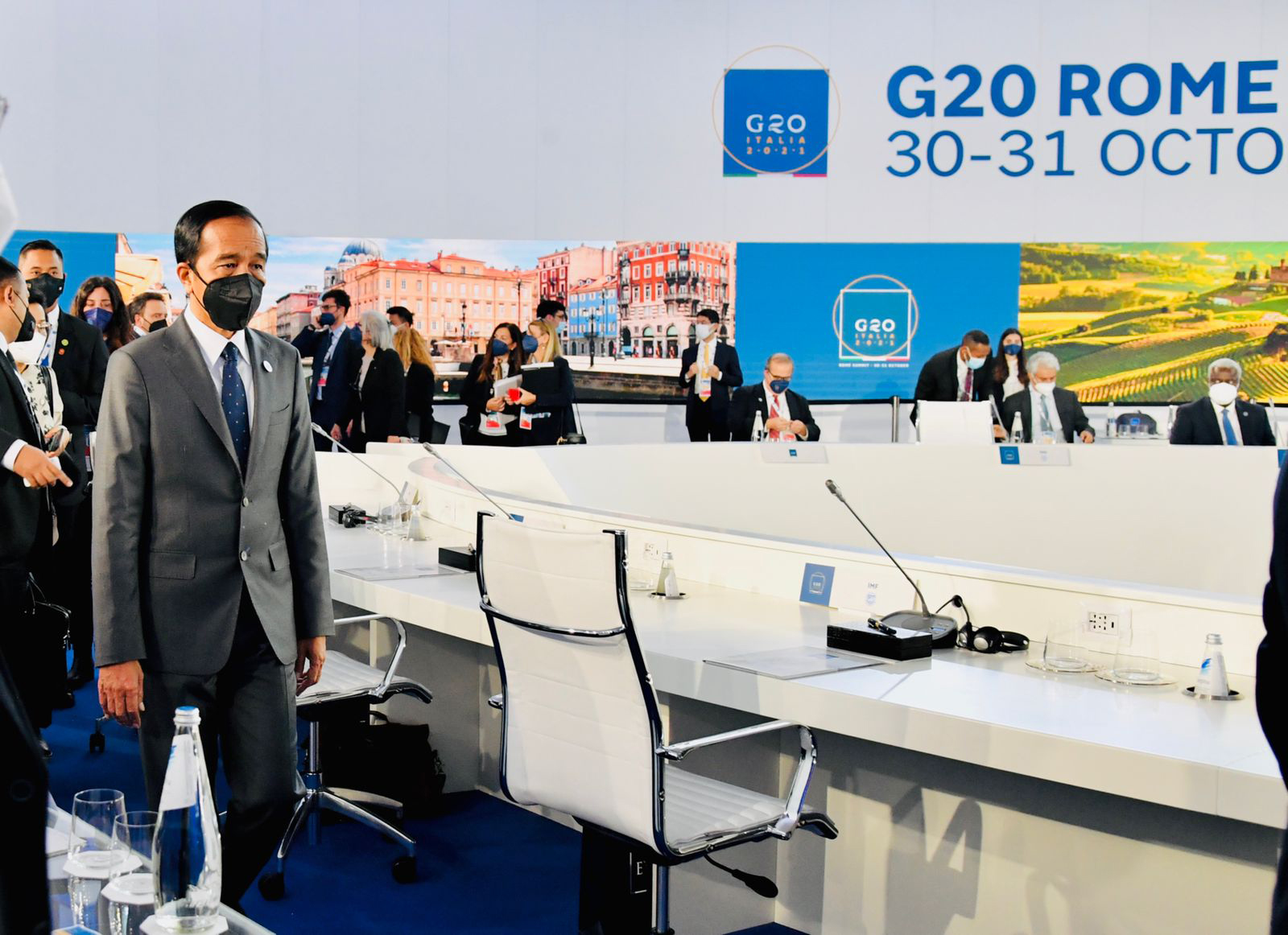 Presiden Joko Widodo di pertemuan G20 di Roma, Italia.
