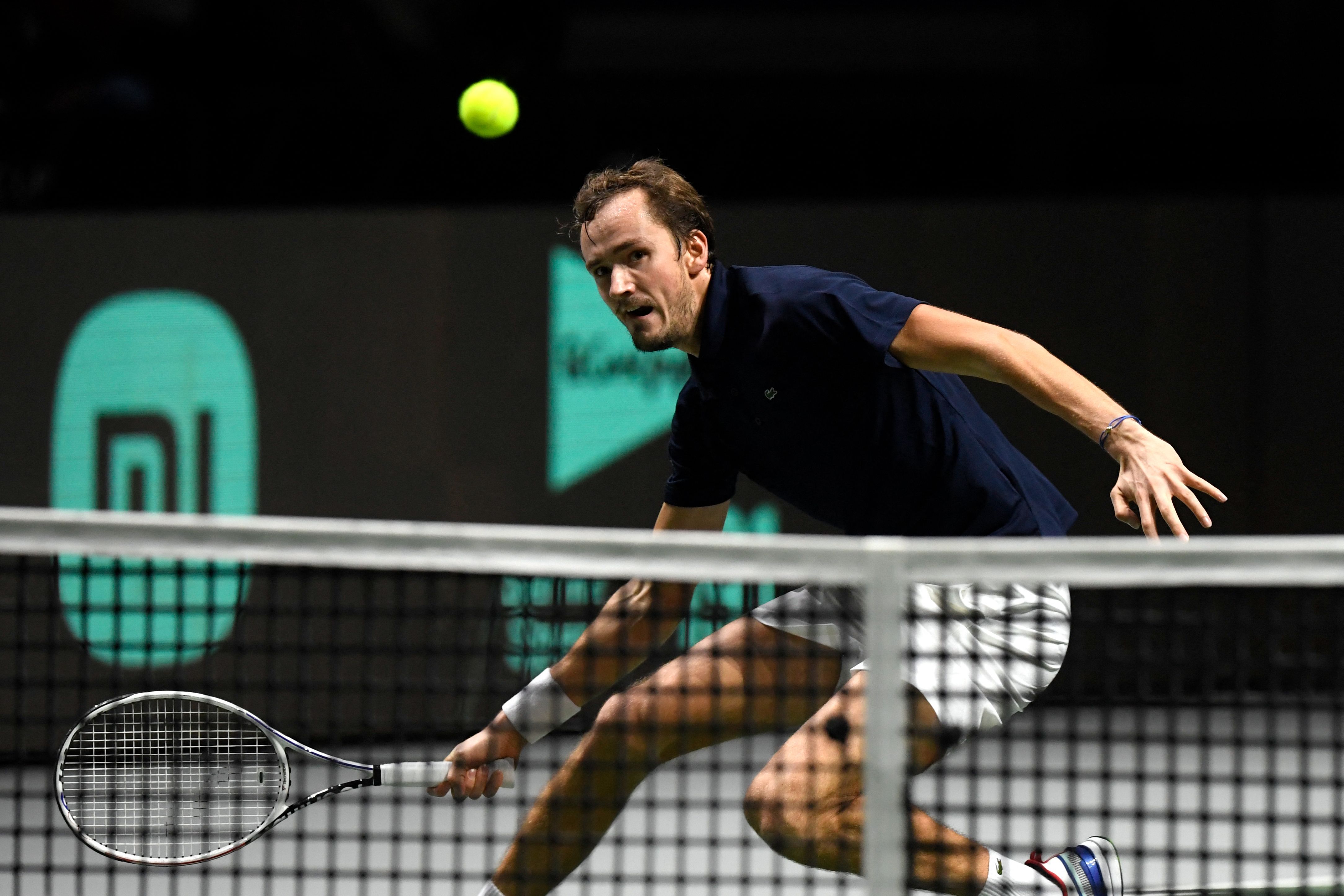 Petenis Rusia Daniil Medvedev berusaha mengembalikan bola ke arah lawannya Pablo Carreno Busta dari Spanyol.