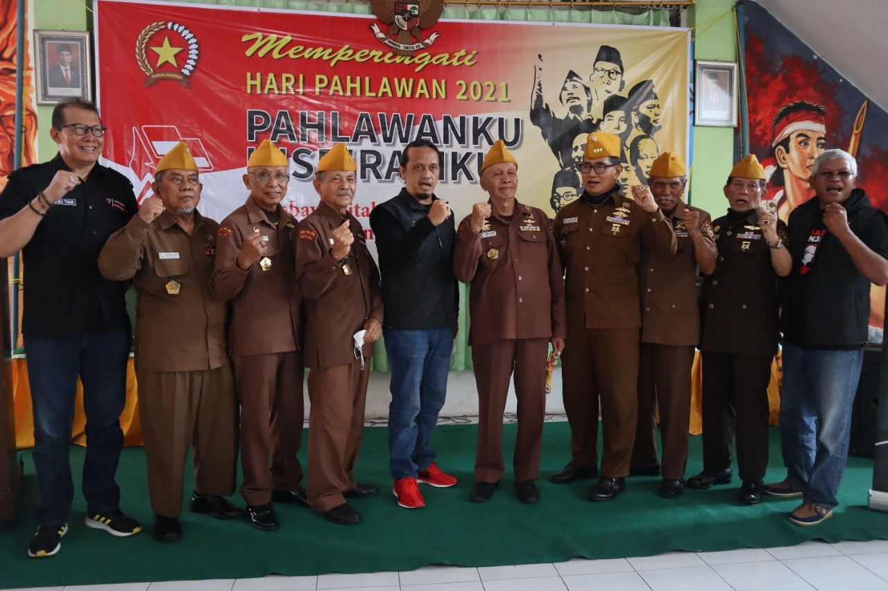 Sahabat Ganjar bersama para veteran dan pejuang kemerdekaan Indonesia.