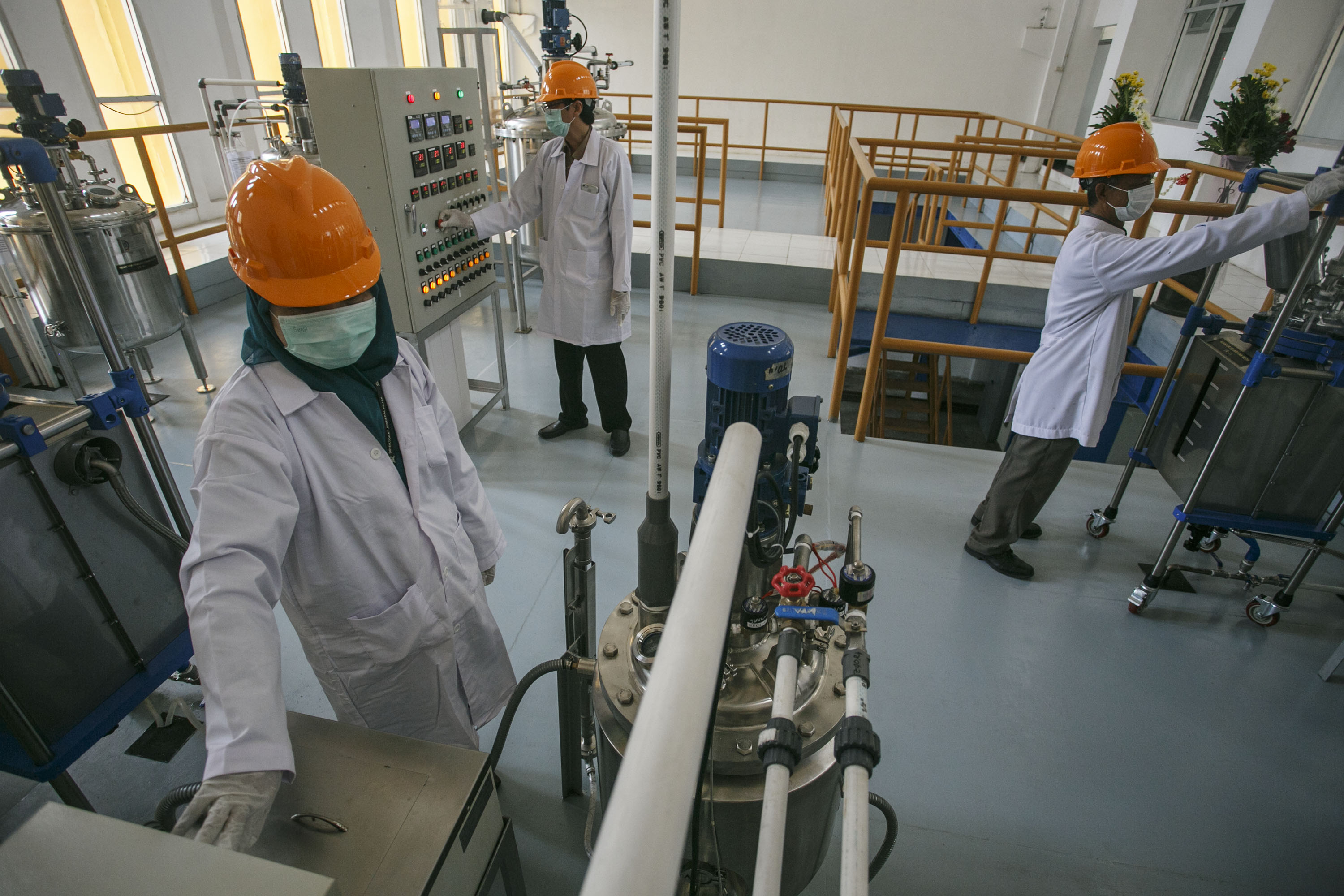 Peneliti BATAN Yogyakarta menguji kesiapan Thorium sbagai bagian PLTN