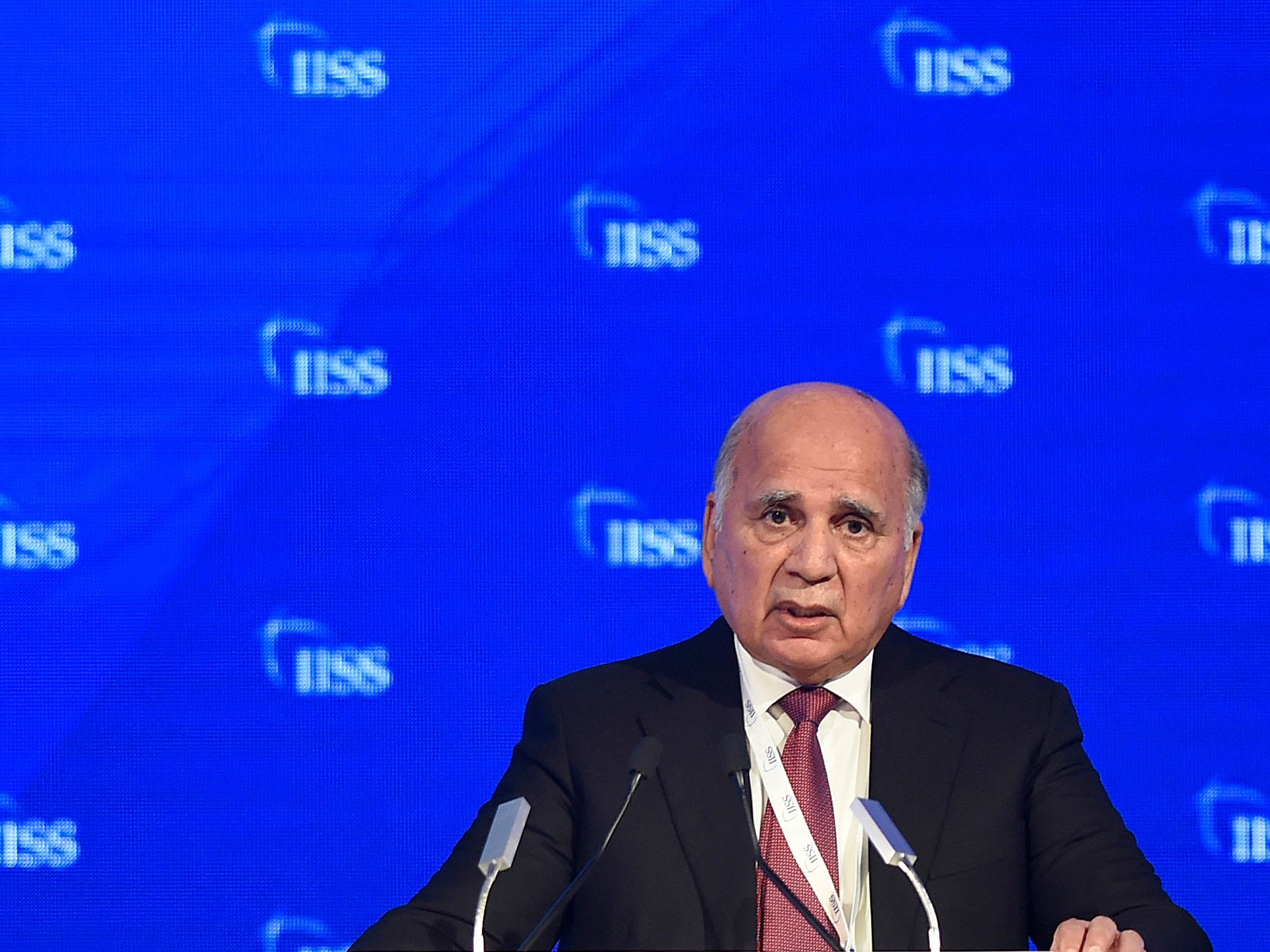 Wakil PM sekaligus Menlu Irak Fuad Hussein berbicara selama Dialog Manama IISS ke-17 di ibu kota Bahrain, Manama, 20 November 2021.