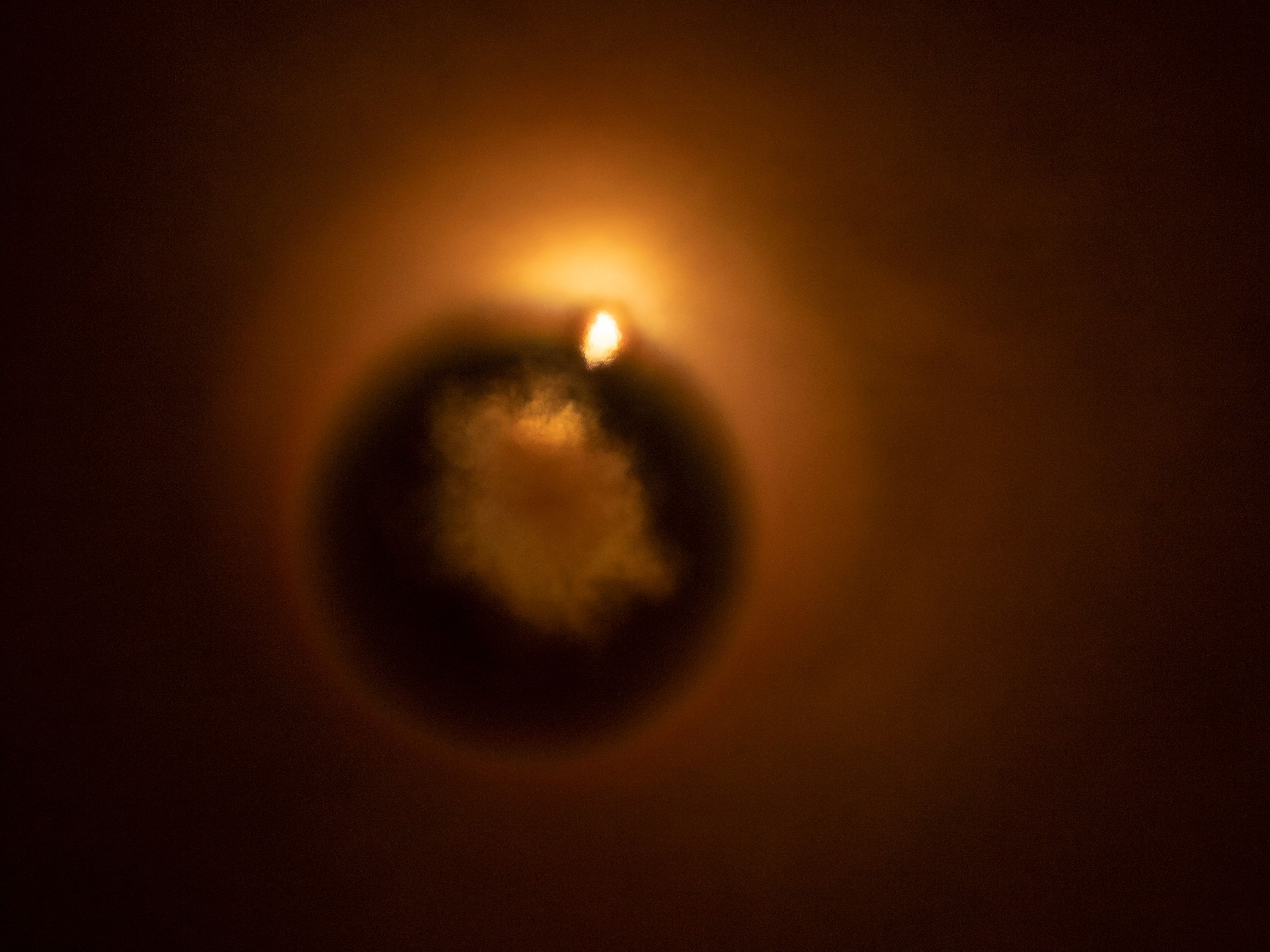 Roket SpaceX Falcon 9 diluncurkan bersama dengan DART, pesawat ruang angkasa onboard, 23 November 2021.