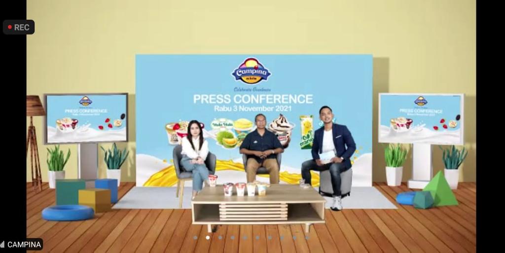 Para pembicara dalam acara peluncuran produk baru Campina.
