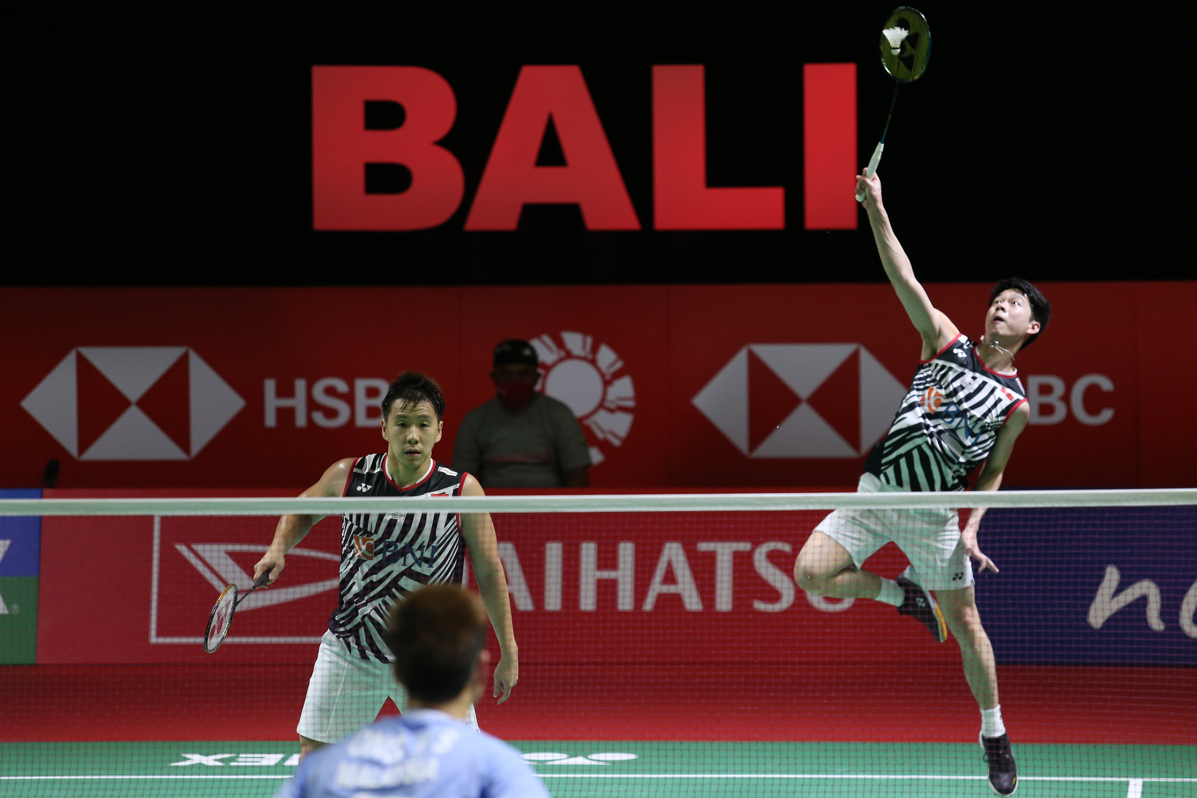 Ganda putra Indonesia Kevin Sanjaya Sukamuljo (kanan) dan Marcus Fernaldi Gideon