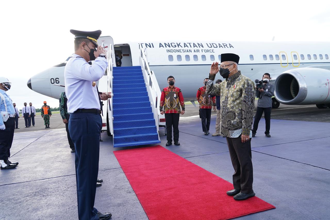 Wakil Presiden Ma'ruf Amin bertolak menuju Manado dari Bandara Halim Perdanakusuma, Jakarta.