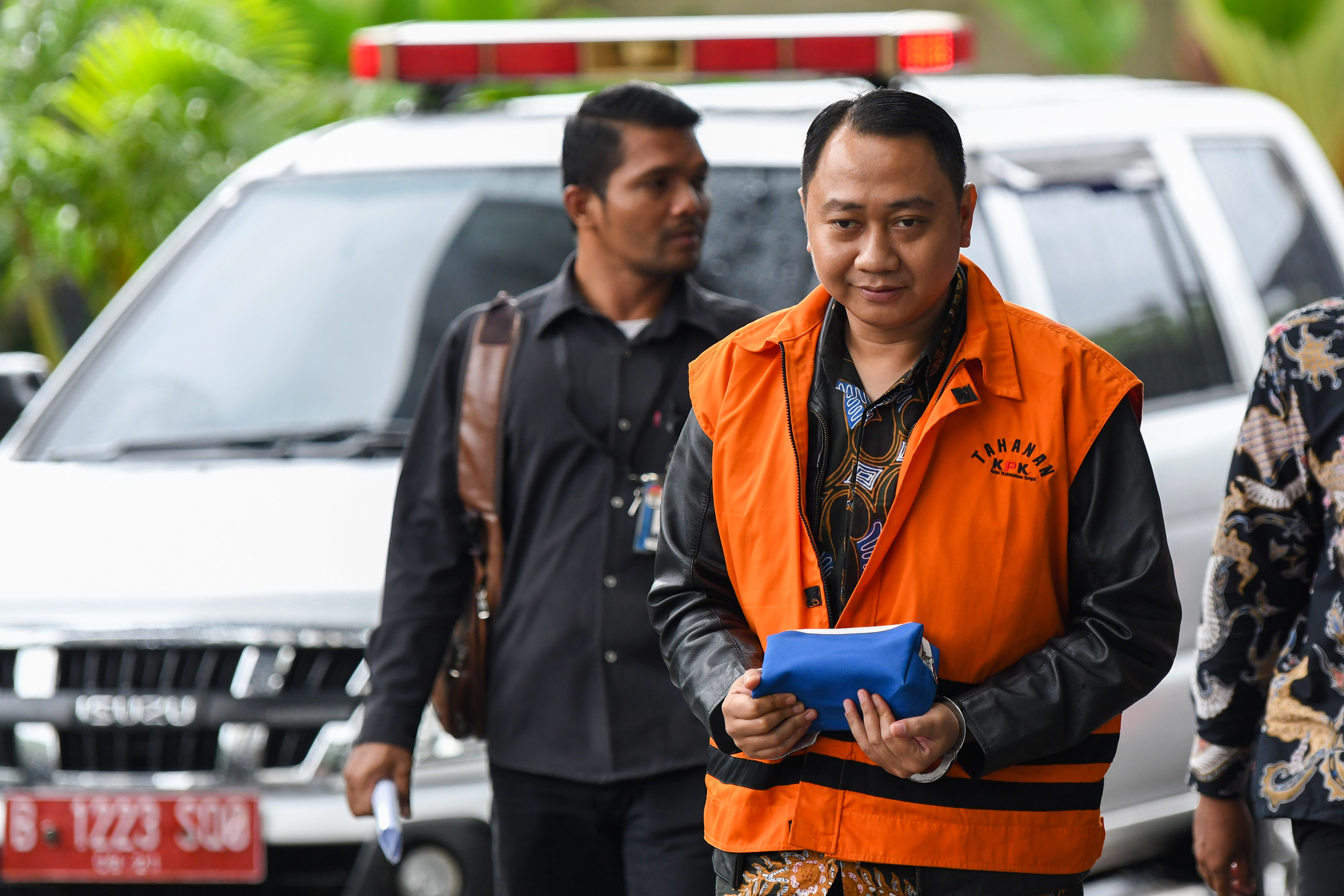 Mantan Bupati Lampung Utara Agung Ilmu Mangkunegara (kanan)