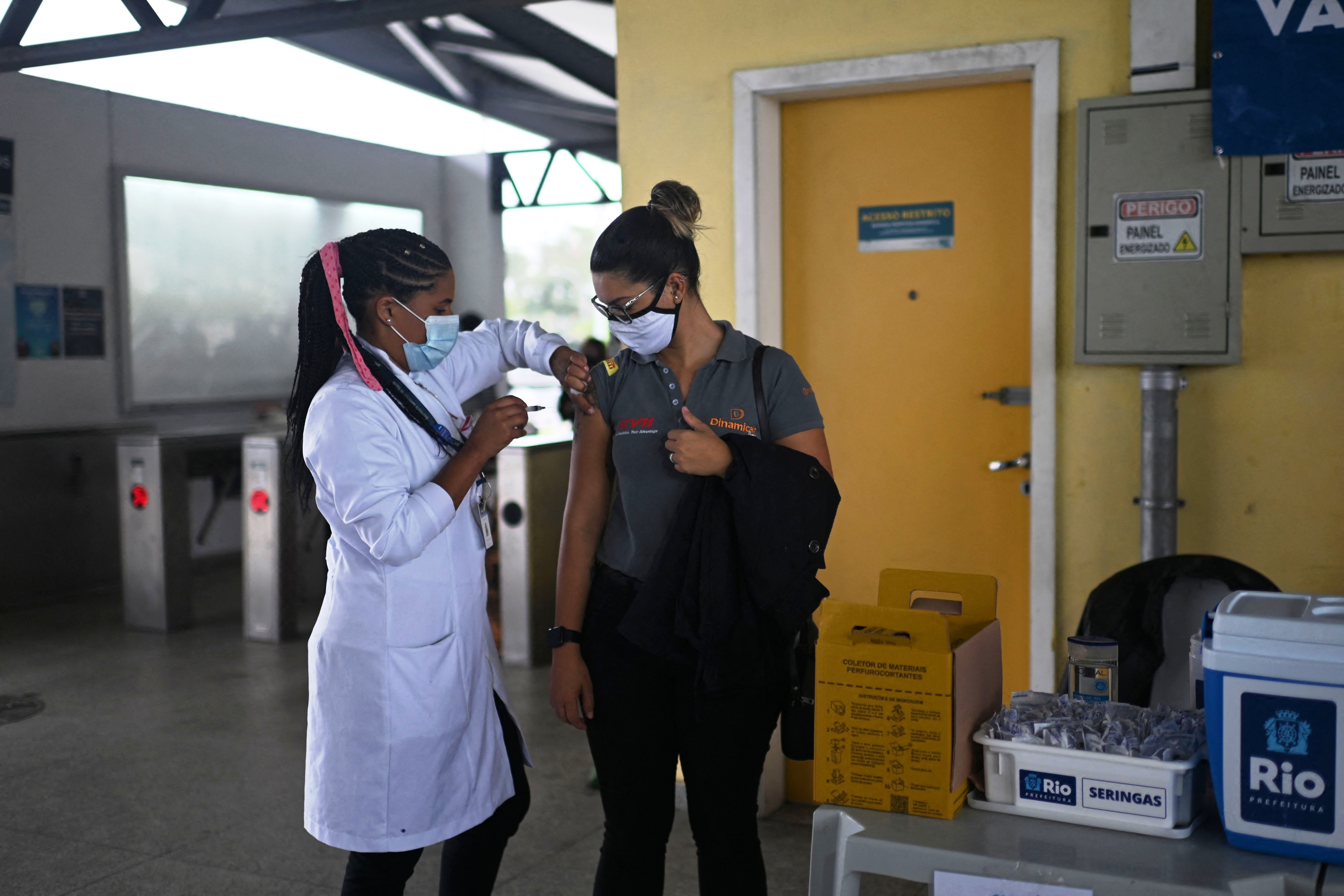 Brasil Segera Beri Vaksin Covid-19 Booster untuk Orang Dewasa