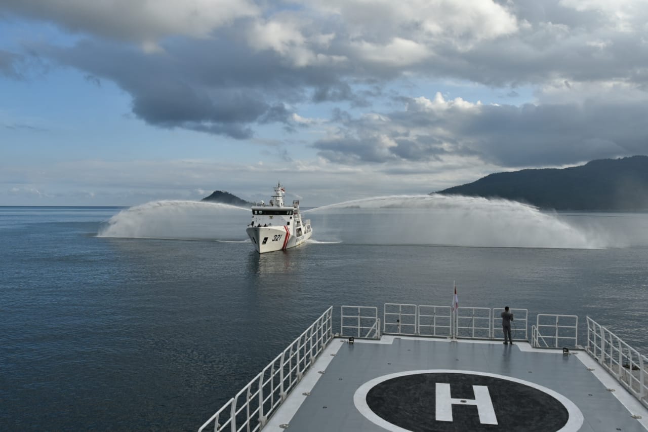Patroli keamanan laut di wilayah Natuna, Kepulauan Riau.