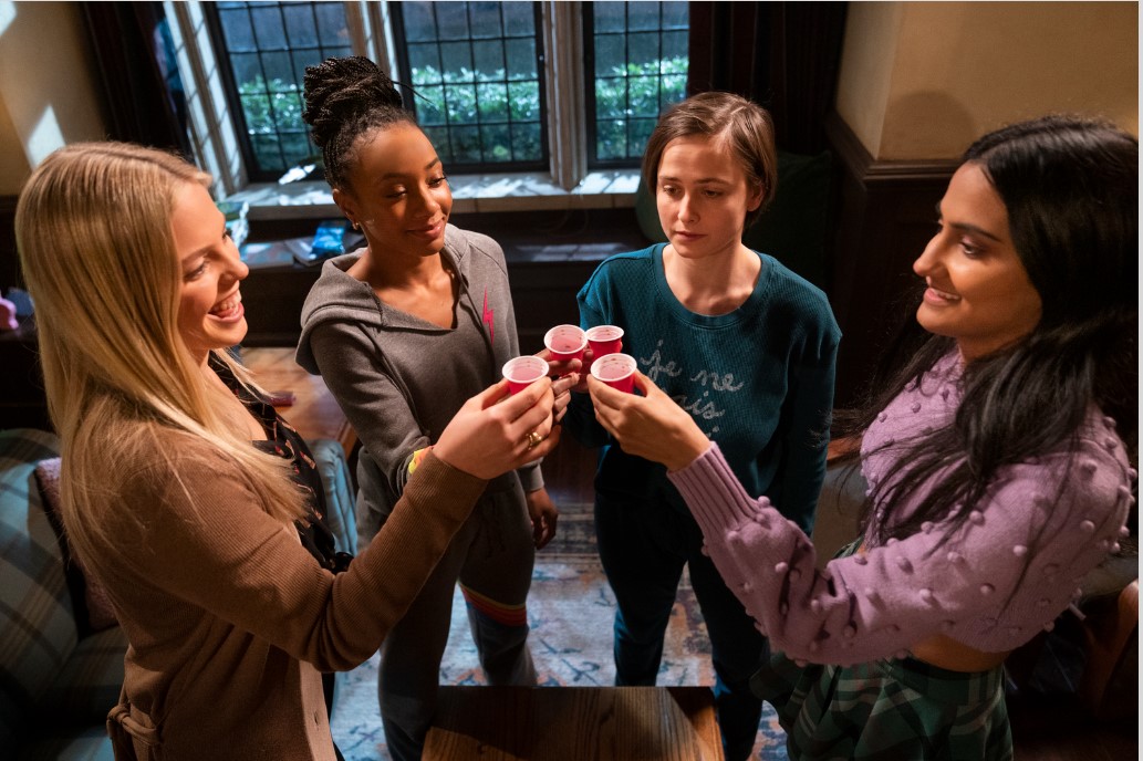 Cuplikan adegan serial HBO The Sex Life of College Girls.