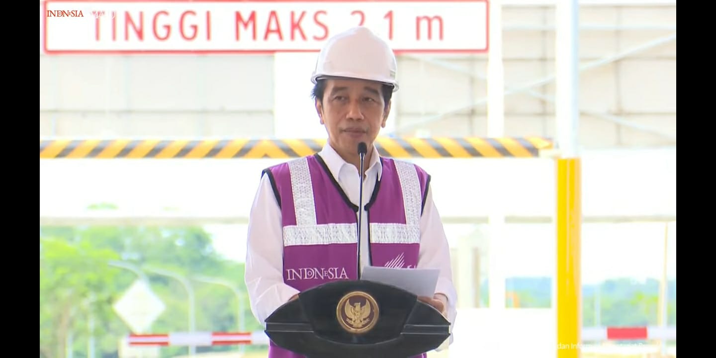 Presiden Joko Widodo saat meresmikan Tol Serang-Panimbang