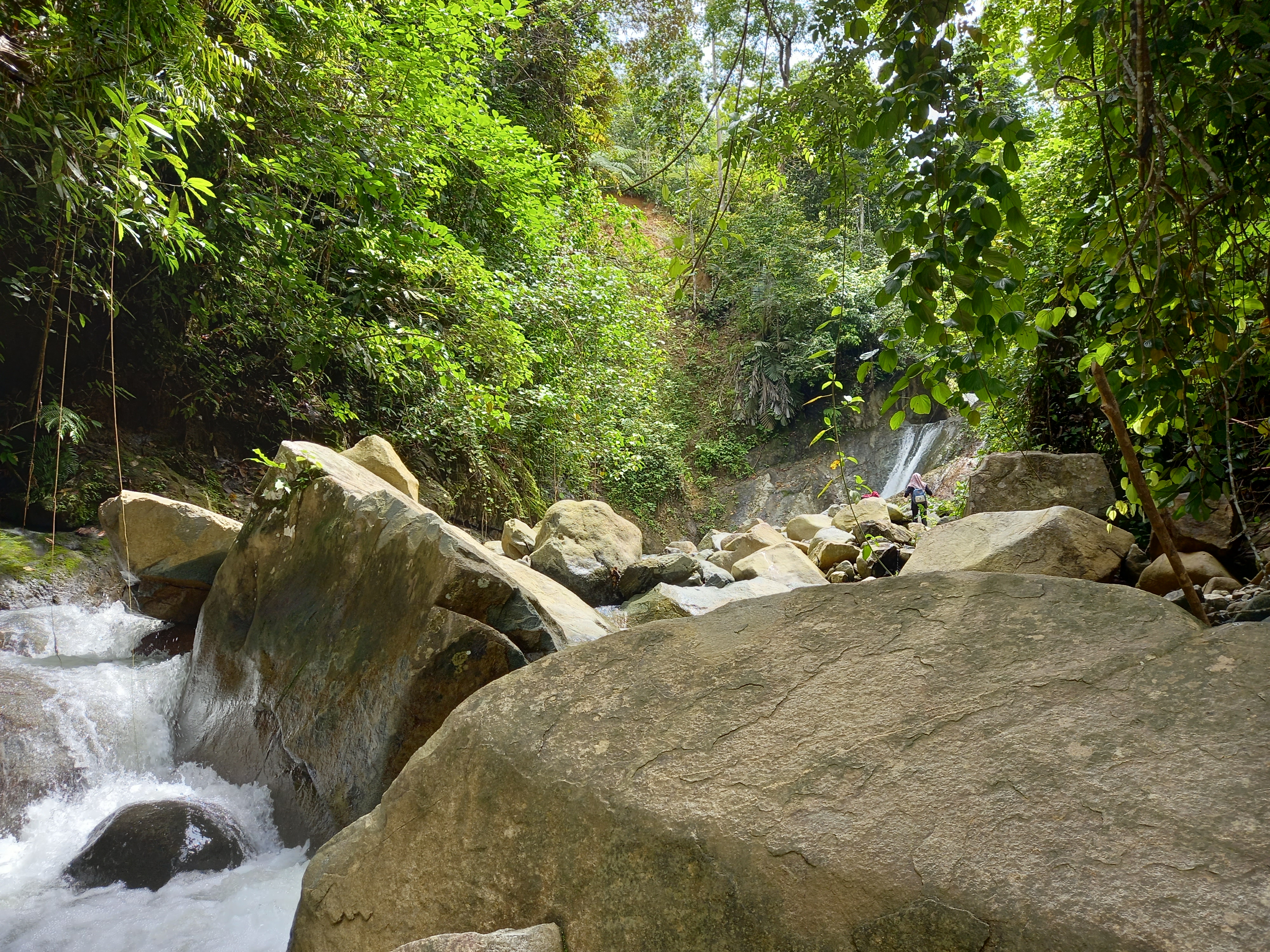 Bentang alam pegunungan meratus di Kalimantan Selatan.