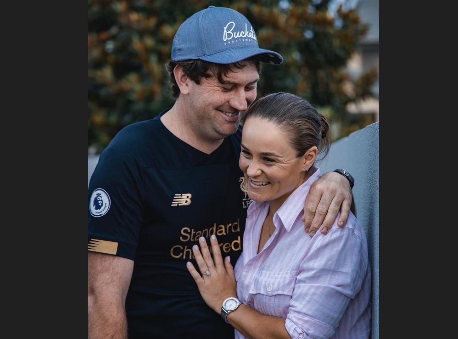 Ashleigh Barty bersama tunangannya