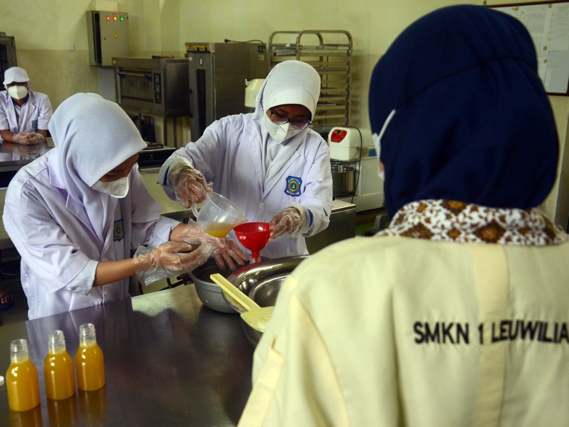 Sekolah ini memiliki visi menjadi SMKN yang unggul mendidik siswa menjadi tenaga yang berdaya saing global, unggul, terpercaya, mandiri.