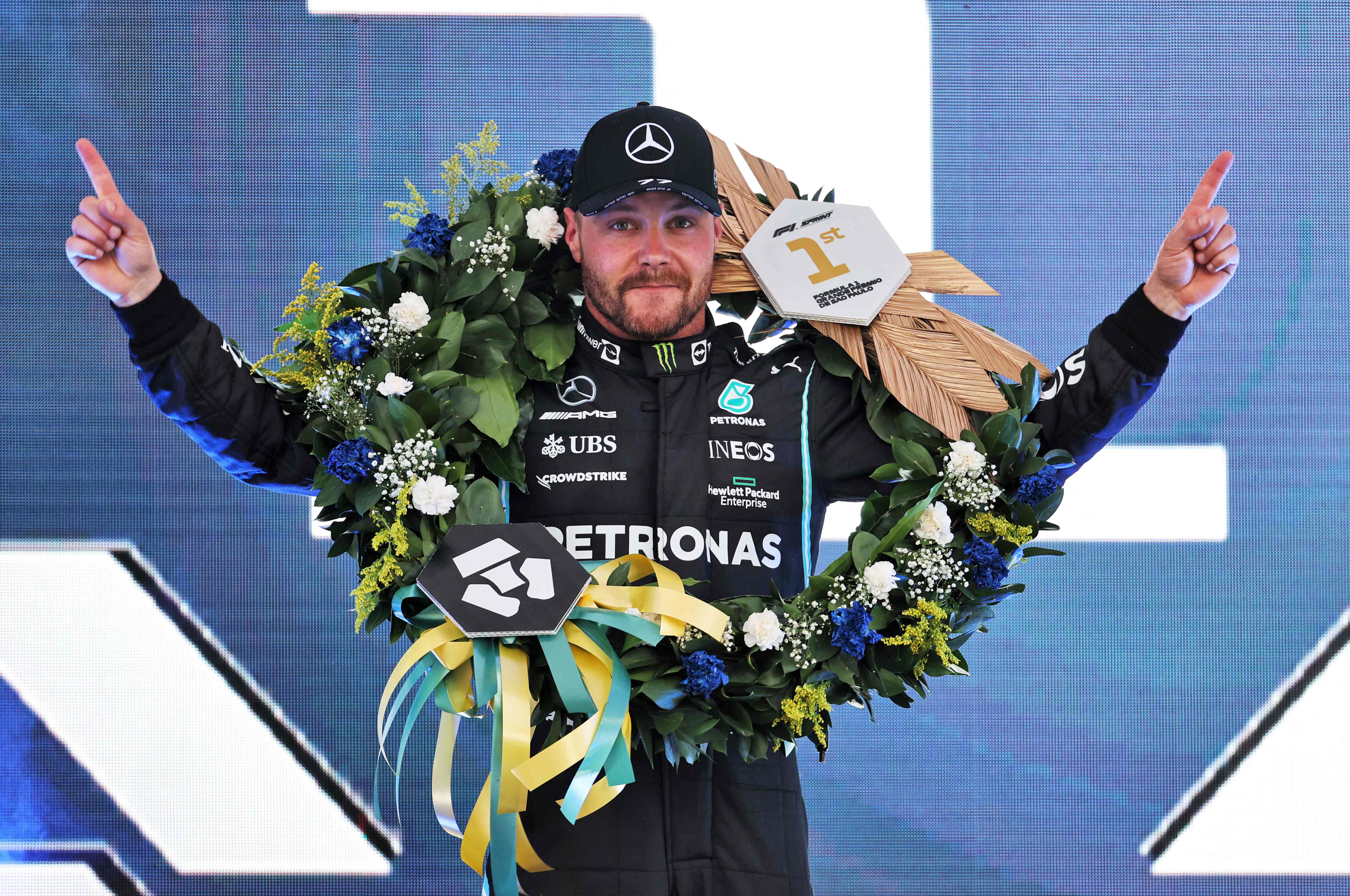 Pembalap Mercedes Valtteri Bottas memenangi sprint race untuk meraih posisi pole di GP Brasil.