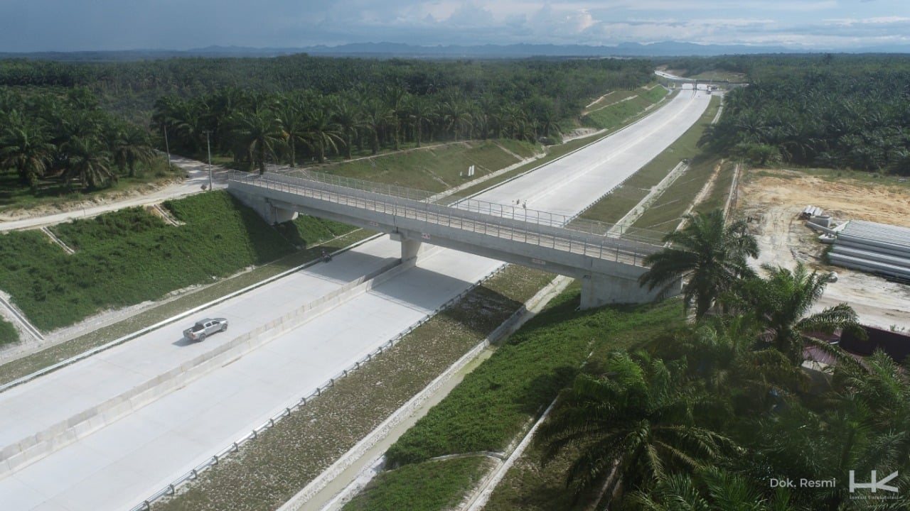  Jalan Tol Trans Sumatra (JTTS) khususnya ruas Tol Pekanbaru-Bangkinang sepanjang 40 Km.