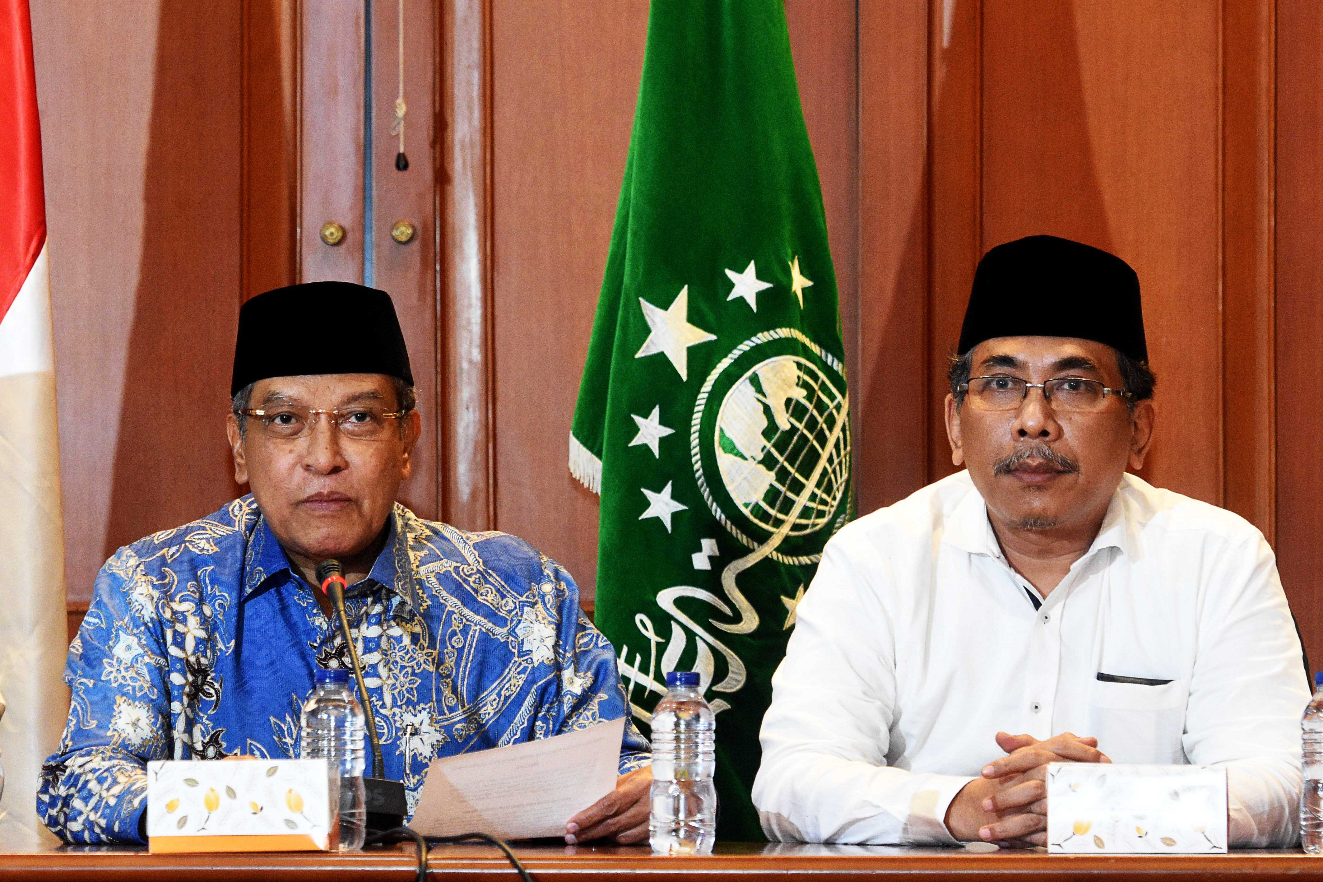 Ketum PBNU yang berniat mencalonkan lagi untuk periode ketiga KH. Said Aqil Sirodj (kiri) dan Kandidat lainnya Katib Aam PBNU Yahya Staquf.