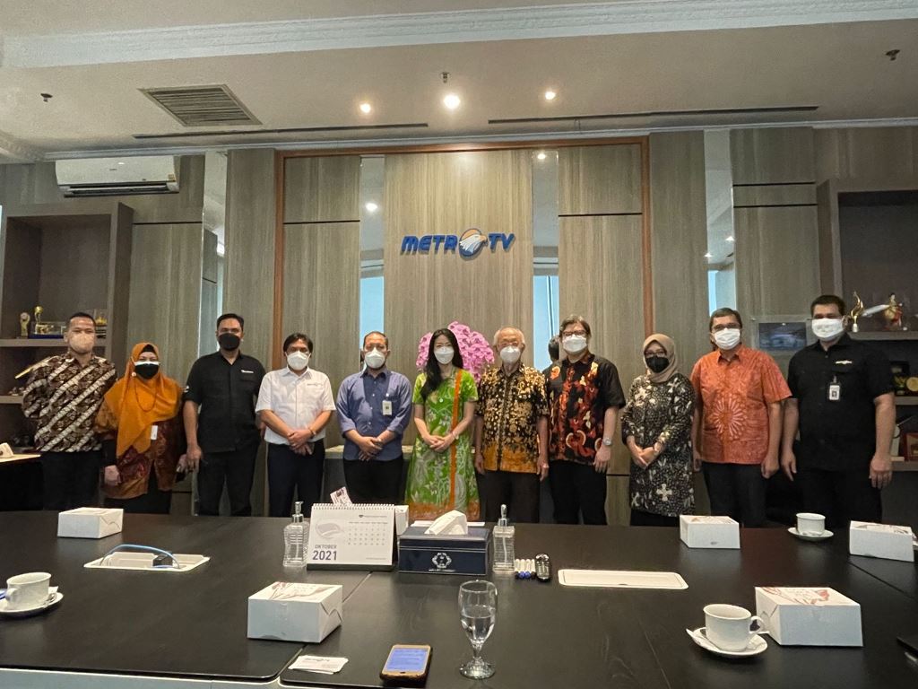 Rektor Swiss German University Filiana Santoso (berbatik hijau) dan jajarannya bertemu dengan petinggi Media Group, beberapa waktu lalu.