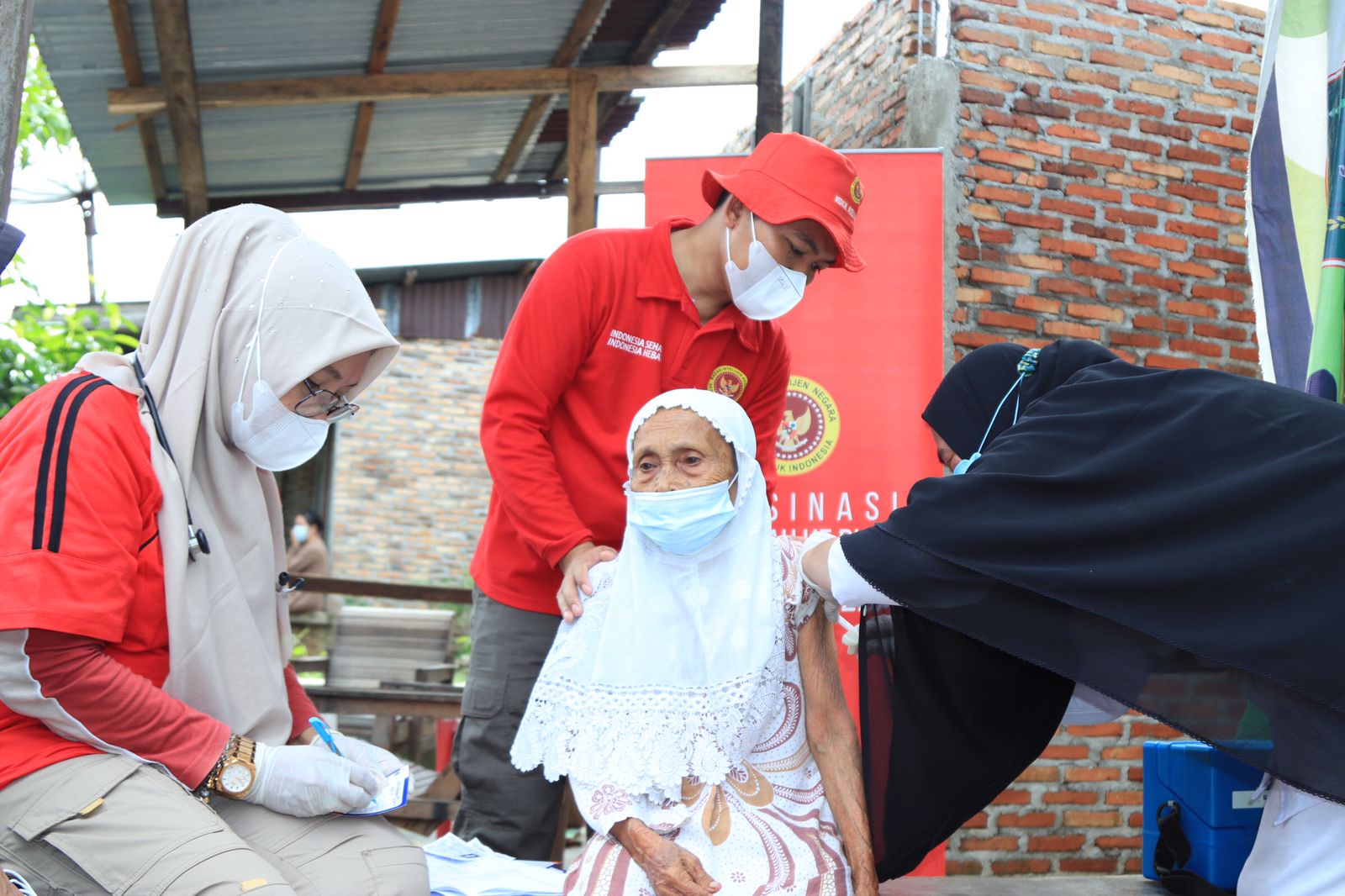 BIN Sumut kembali menggiatkan vaksinasi covid-19 yang menyasar lansia dan anak-anak ke Kabupaten Labura, Kamis (25/11)
