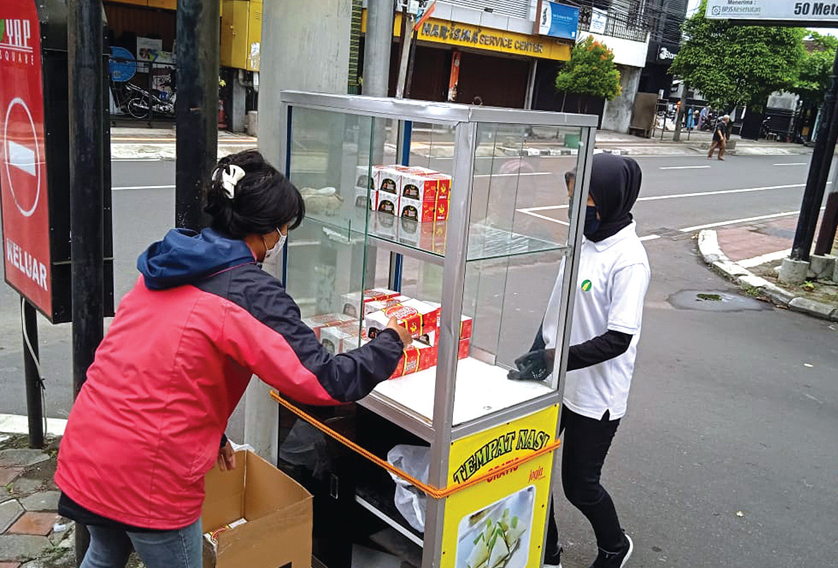 Etalase di YAP Square.