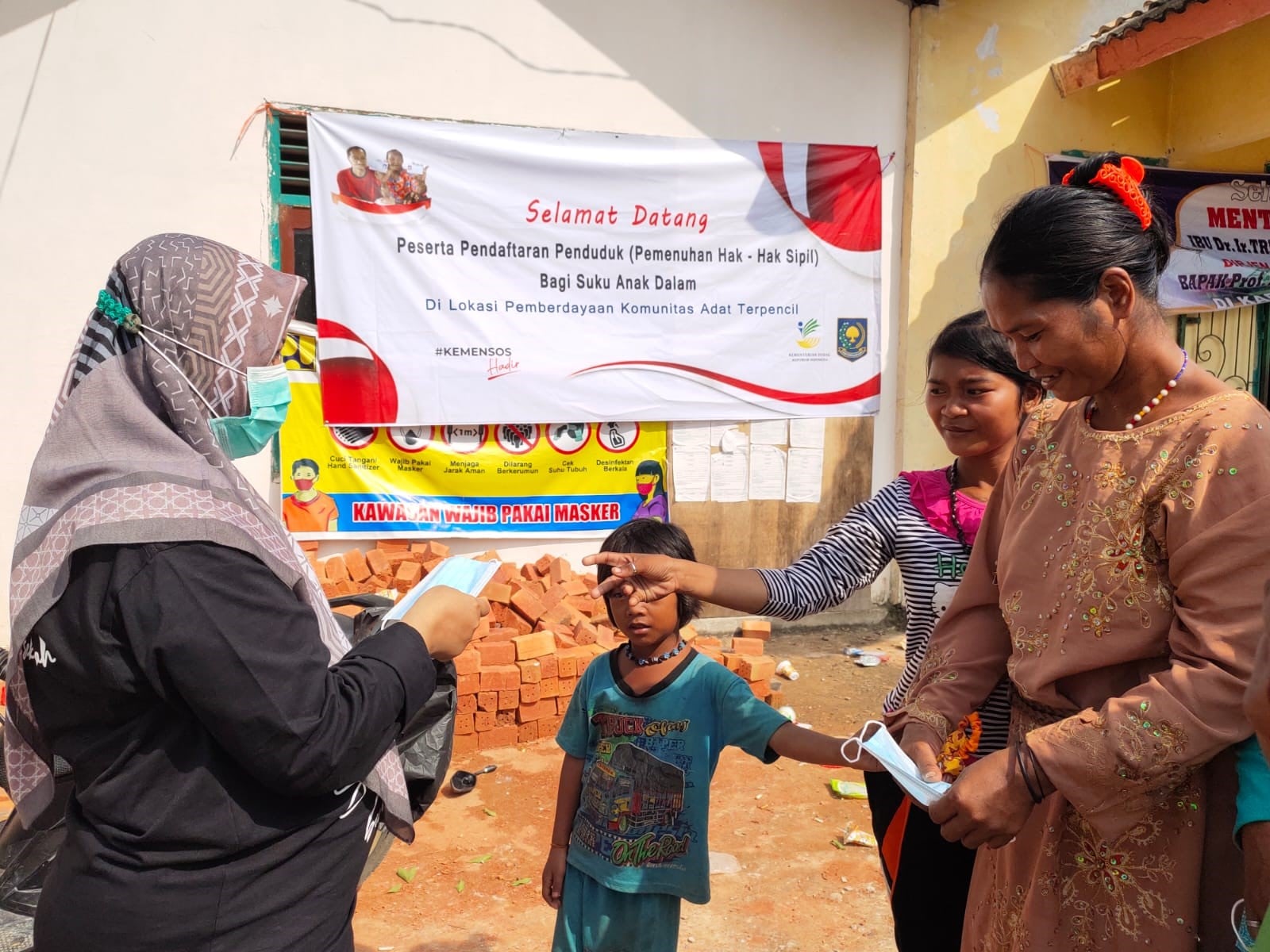 Inisasi pembuatan KTP berangkat dari kebutuhan kegiatan belajar mengajar.