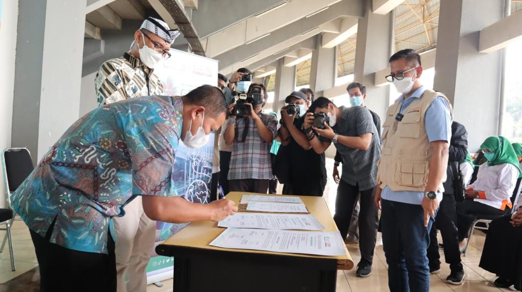 Penandatanganan kolaborasi program Green Eco-Care.