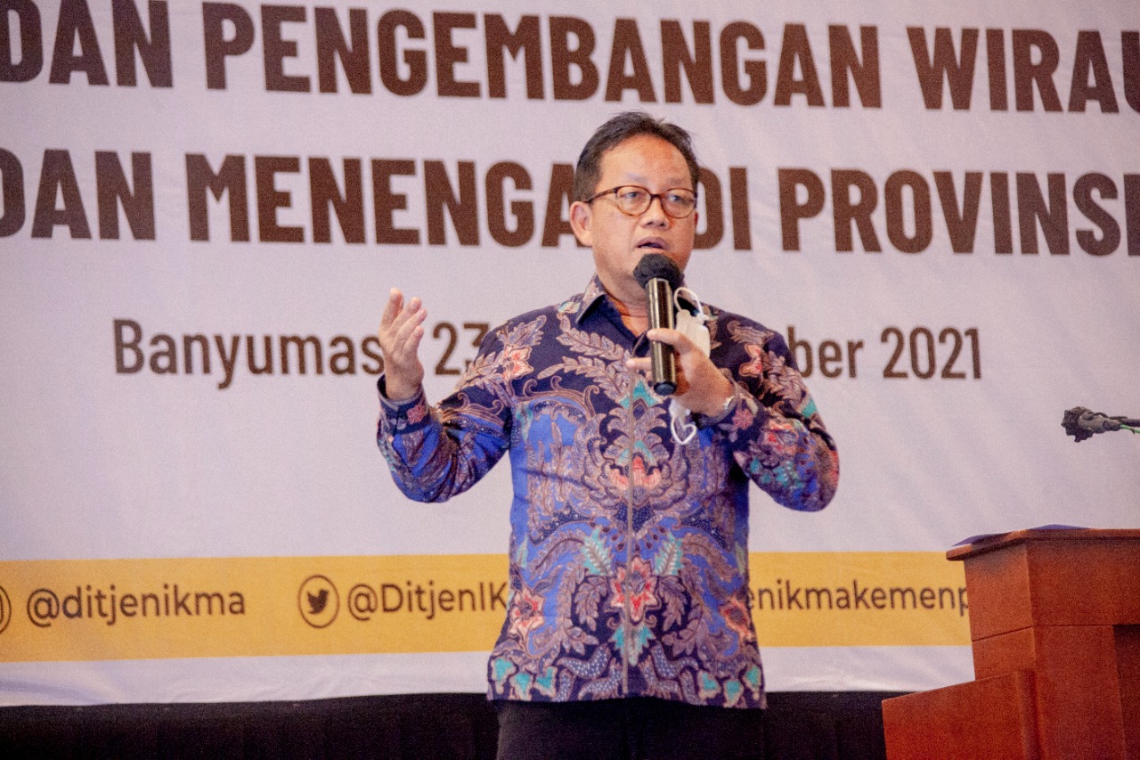 Anggota DPR RI Sugeng Suparwoto saat berbicara dalam Pelatihan Pengembangan Wirausaha di Banyumas, Jawa Tengah