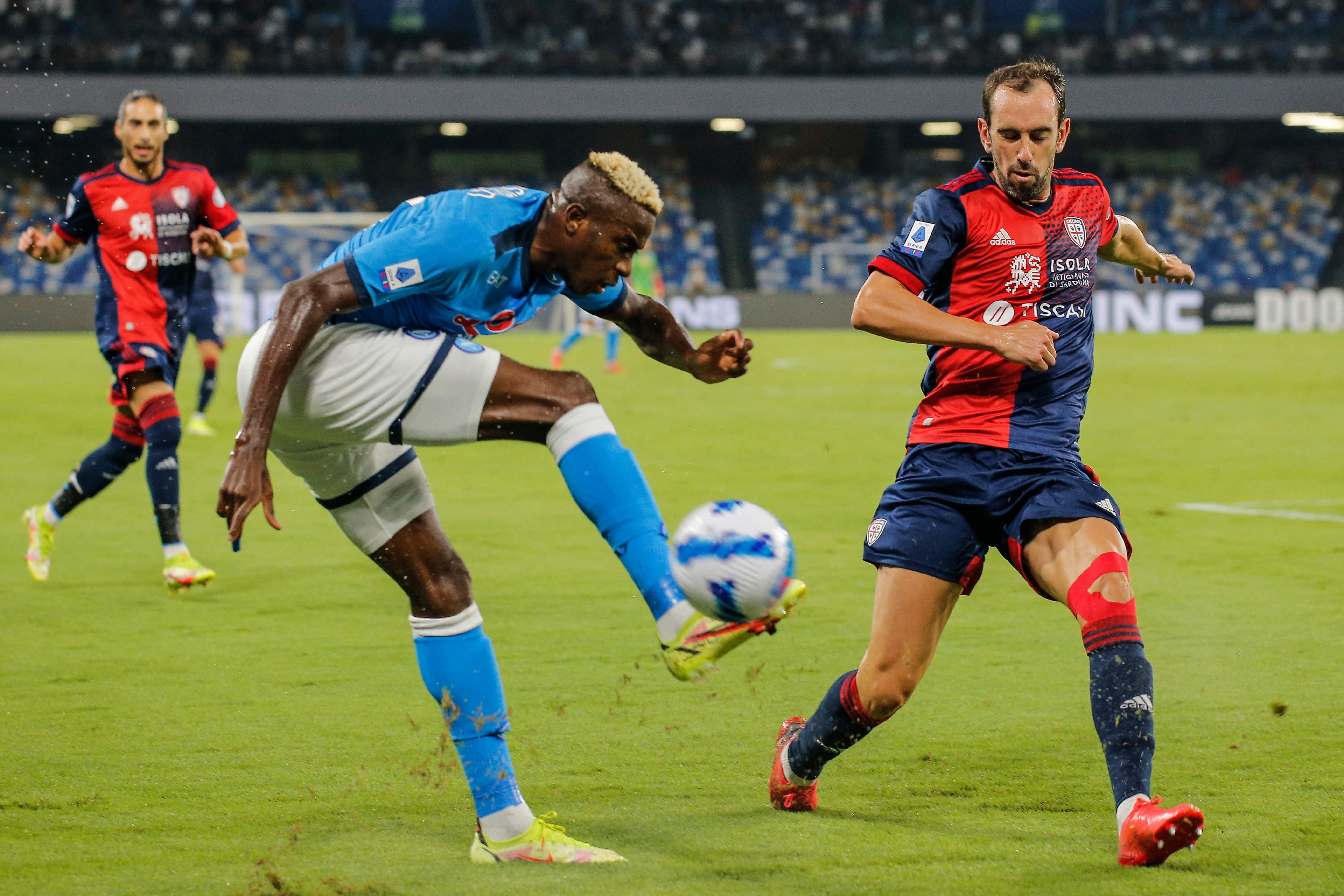 Bek Cagliari Diego Godin (kanan)