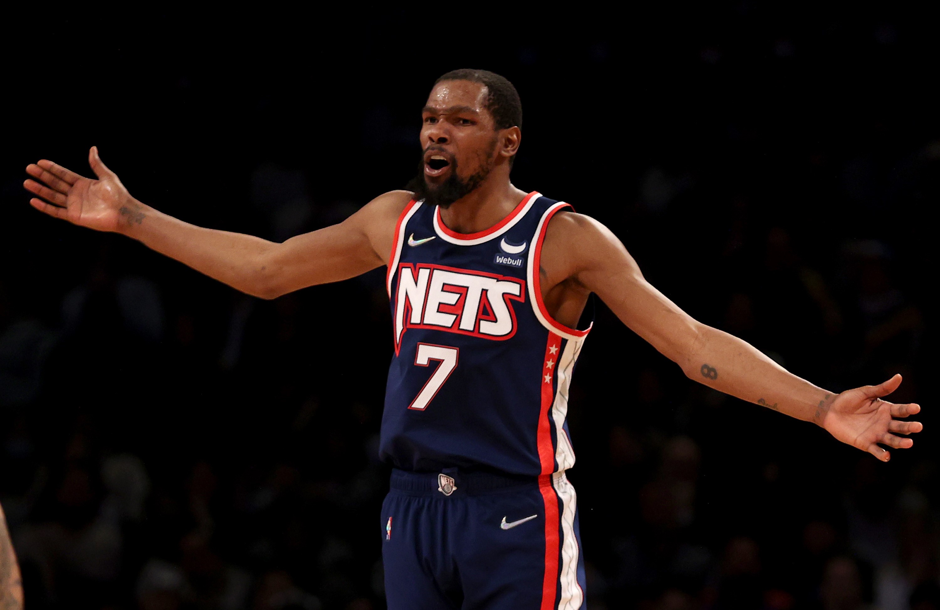 Aksi Kevin Durant dari Brooklyn Nets tampil gemilang saat timnya menghadapi New York Knicks di laga Liga NBA.