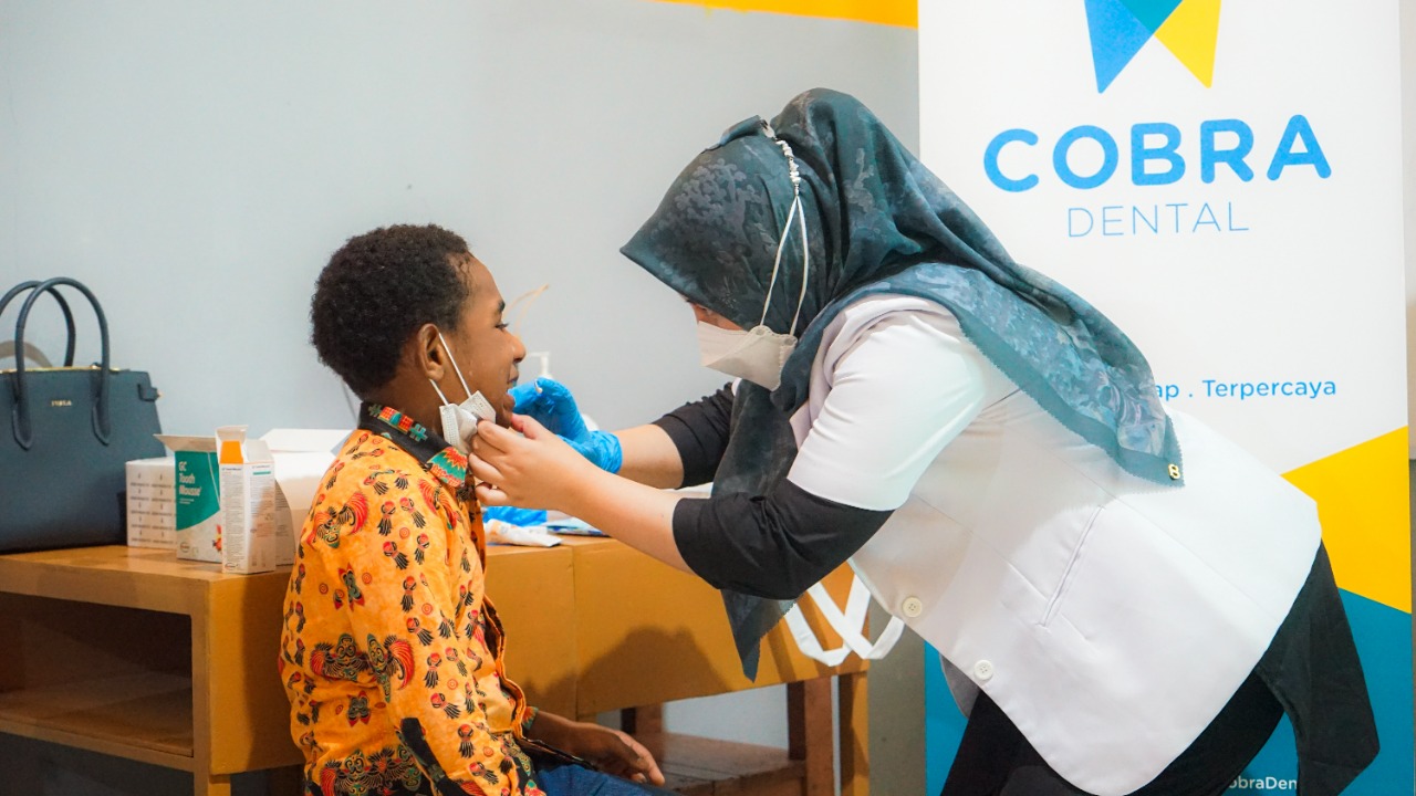 Cobra Dental memberikan edukasi kesehatan gigi pada anak panti asuhan 