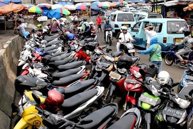 Polda Minta Warga Laporkan Parkir Liar Ormas