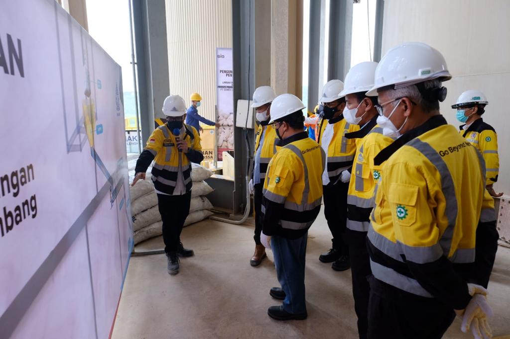 PT Semen Gresik (PTSG) melaksanakan pengumpanan perdana penggunaan energi terbarukan limbah bonggol jagung.