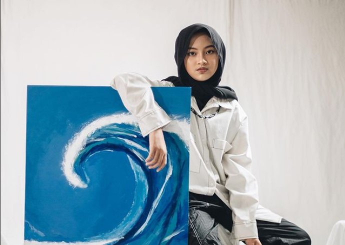 Penyanyi Nadine Fatiana