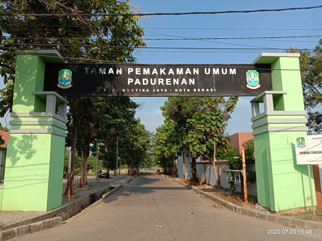 Tempat Pemakaman Umum (TPU) Padurenan di Kota Bekasi, Jawa Barat, menjadi tempat pemakaman jenazah positif Covid-19.
