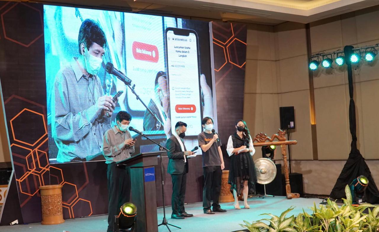 Acara penandatanganan pokok perjanjian kerja sama ntara Ralali.com dan Mitra Enabler Surakarta.