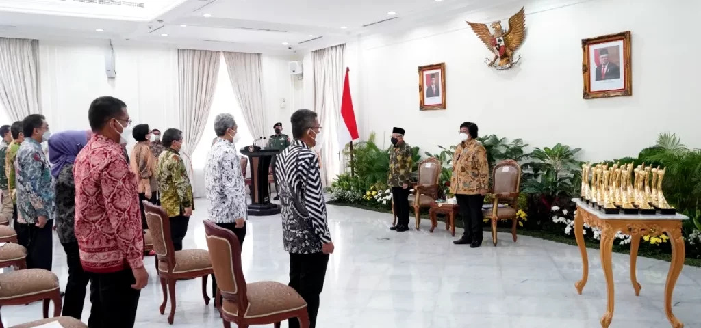 Pemberian Penghargaan PROPER untuk dunia usaha