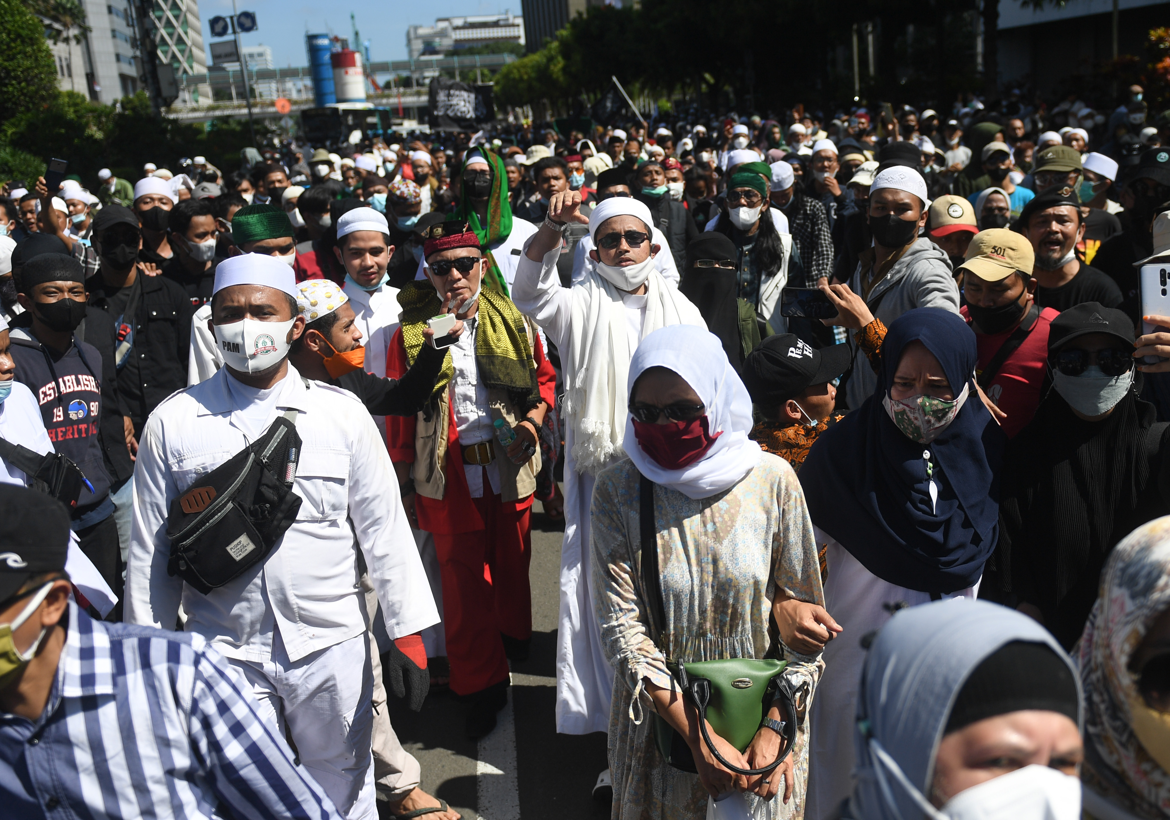 Sejumlah massa mengikuti aksi reuni 212 di Jakarta, Kamis (2/12/2021)
