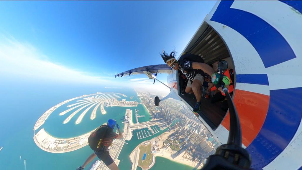 Tim terjun payung Indonesia beraksi di kejuaraan dunia di Dubai.