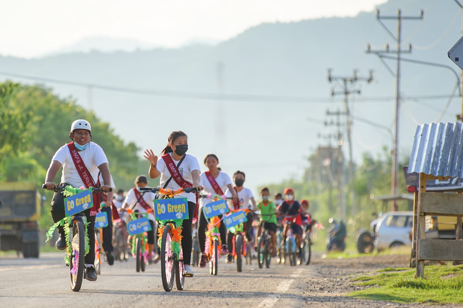 Sejumlah pengendara sepeda ambil bagian dalam festival di Kota Mbay, Kabupaten Nagekeo, NTT.