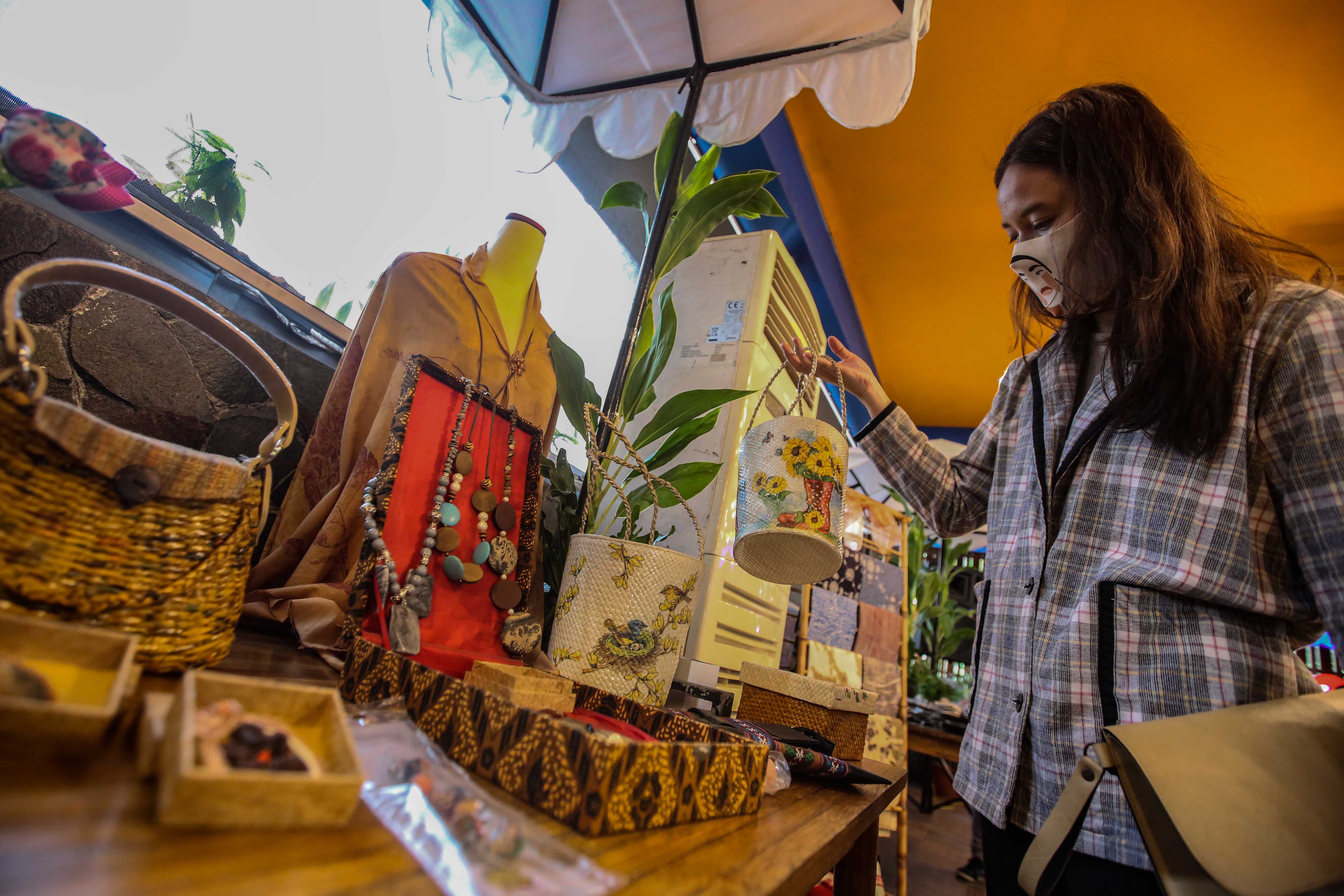 Bank Mandiri menyalurkan sebagian besar KUR nya ke sektor produktif