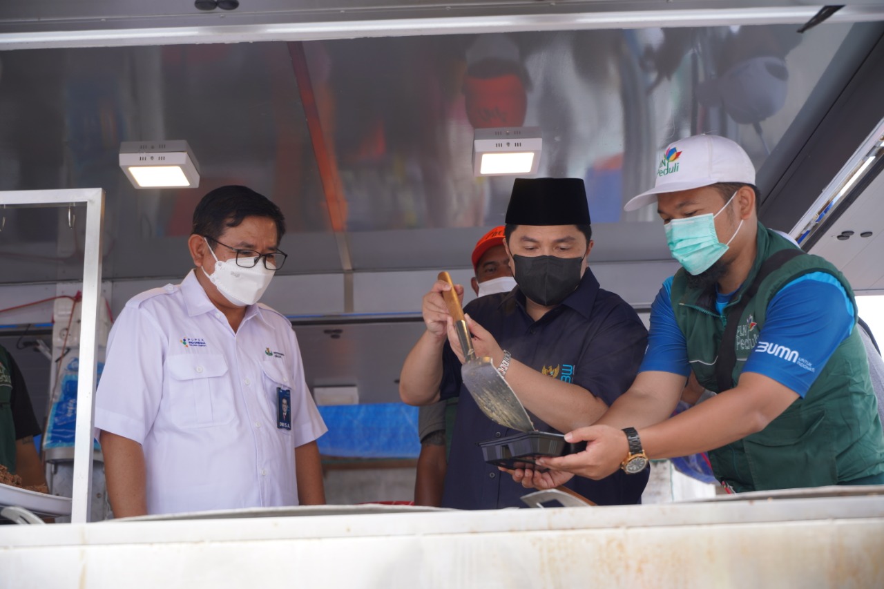 Menteri BUMN Erick Thohir mengunjungi pengungsi erupsi Gunung semeru