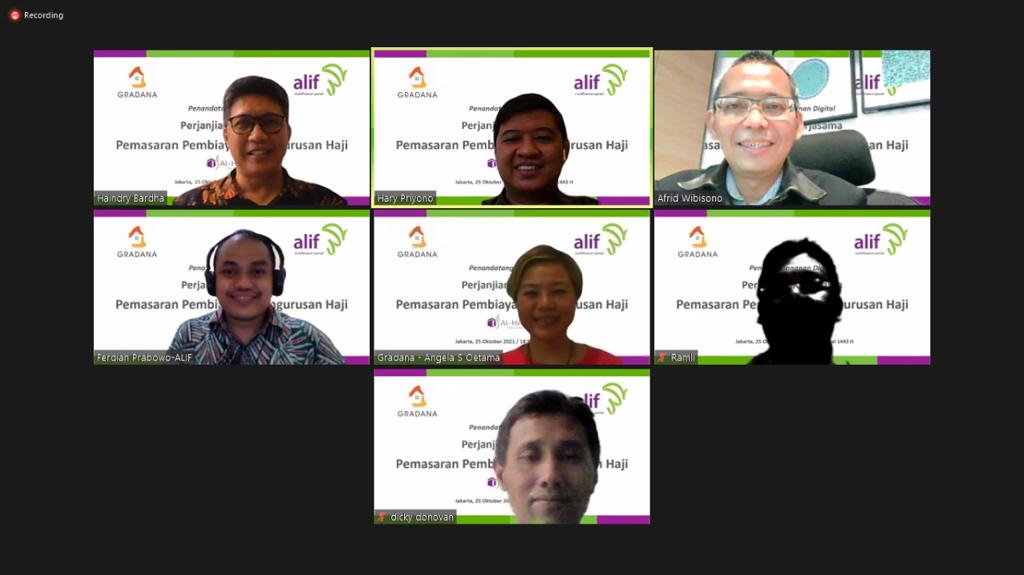 Perjanjian kerja sama Gradana dan Alif untuk memasarkan produk pembiayaan haji.