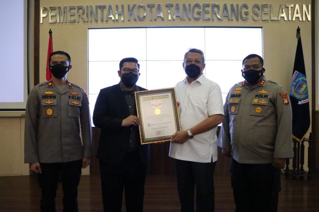 Pemberian rekor MURI untuk Pemkot dan Polres Tangsel