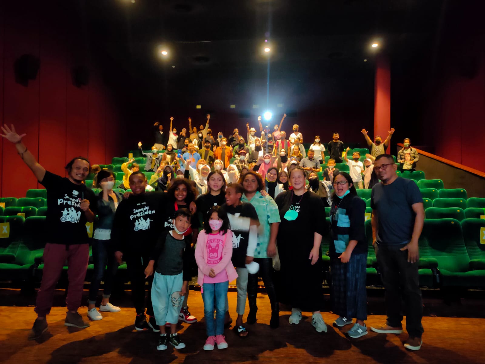 Para pemeran film Sepeda Presiden hadir menemui penonton yang datang ke Epicentrum XXI, Senin (20/12) lalu.