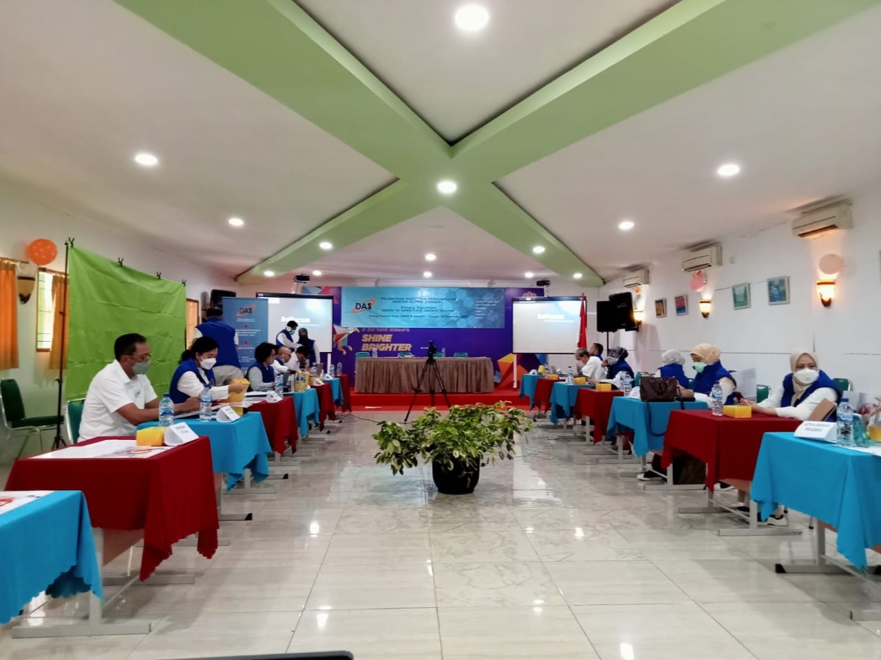  Plenary Discussion yang terbuka untuk umum dengan tajuk 'Update on SARS-Cov2: Variant Omicron' yang digelar Dokter Alumni Smandel .