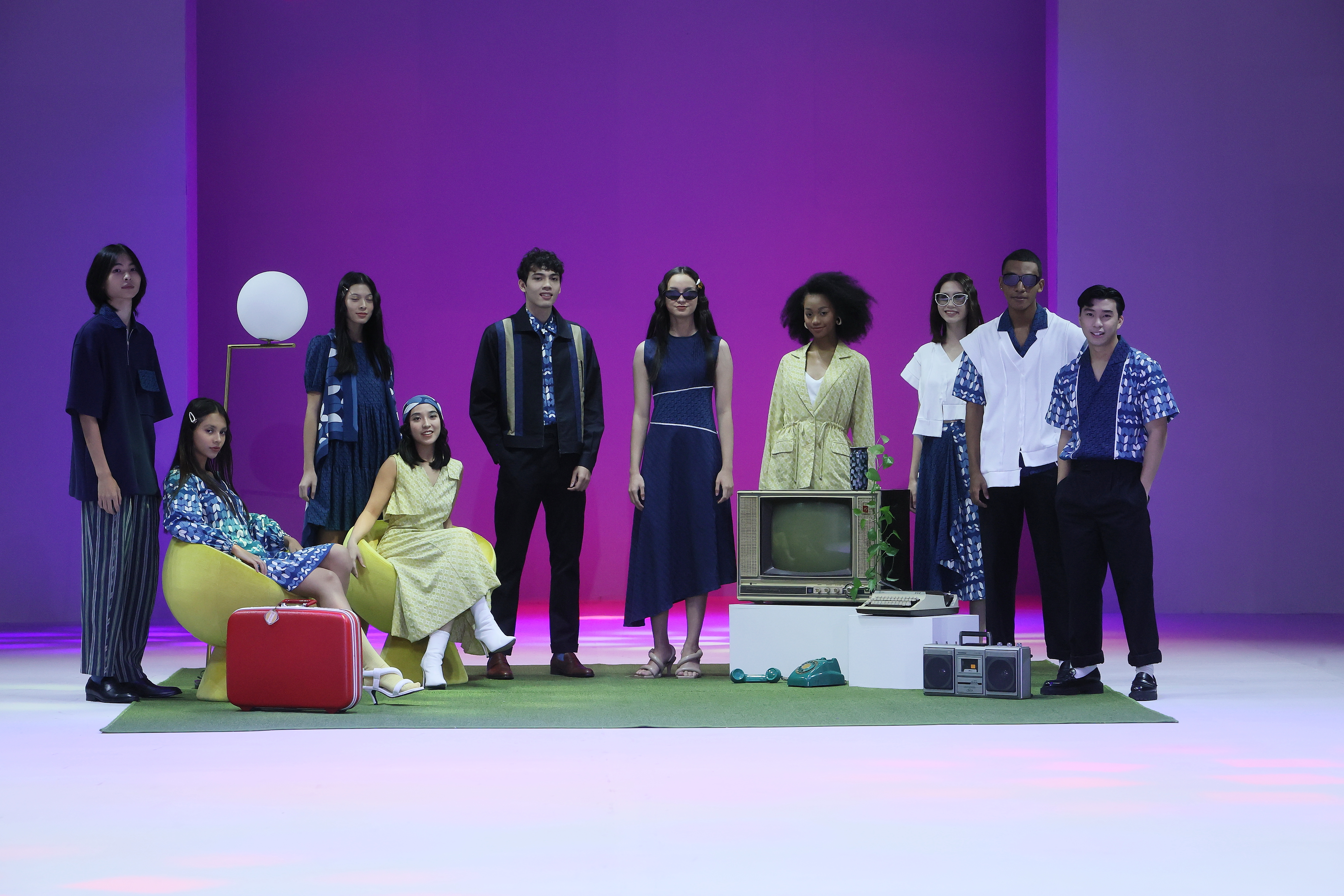 Mengemas Nostalgia dalam Balutan Retro Batik