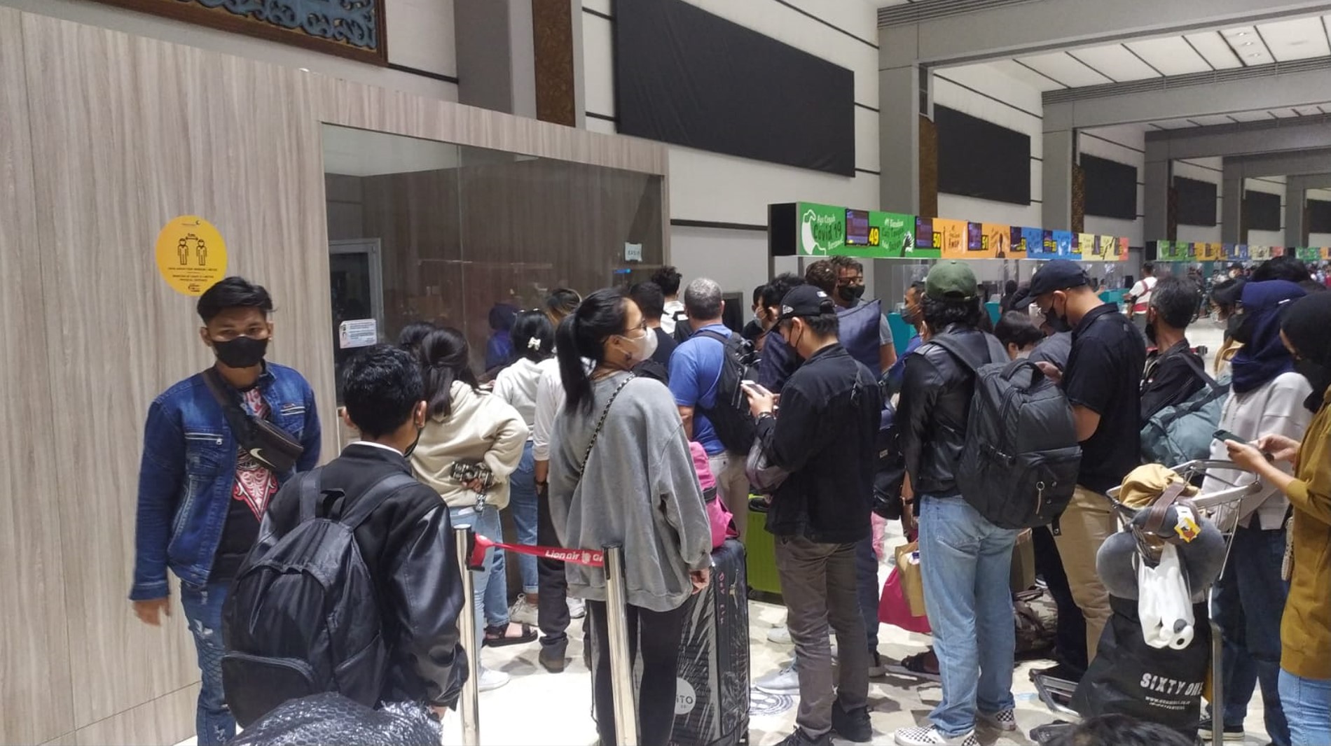 Suasana antrean calon penumpang Lion Air di Bandara Soekarno-Hatta.