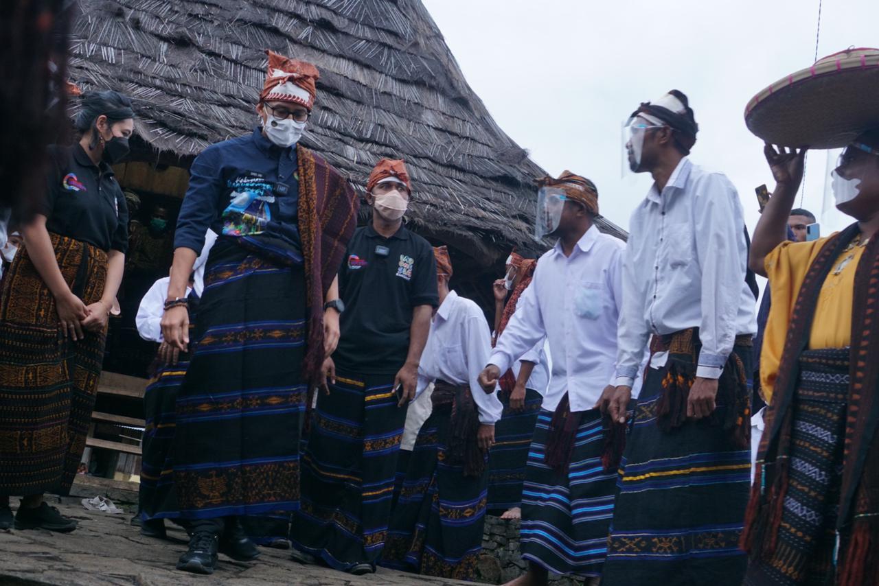Menparekraf Sandiaga Uno melakukan kunjungan ke Desa Wisata Detusoko, Kabupaten Ende, Nusa Tenggara Timur.