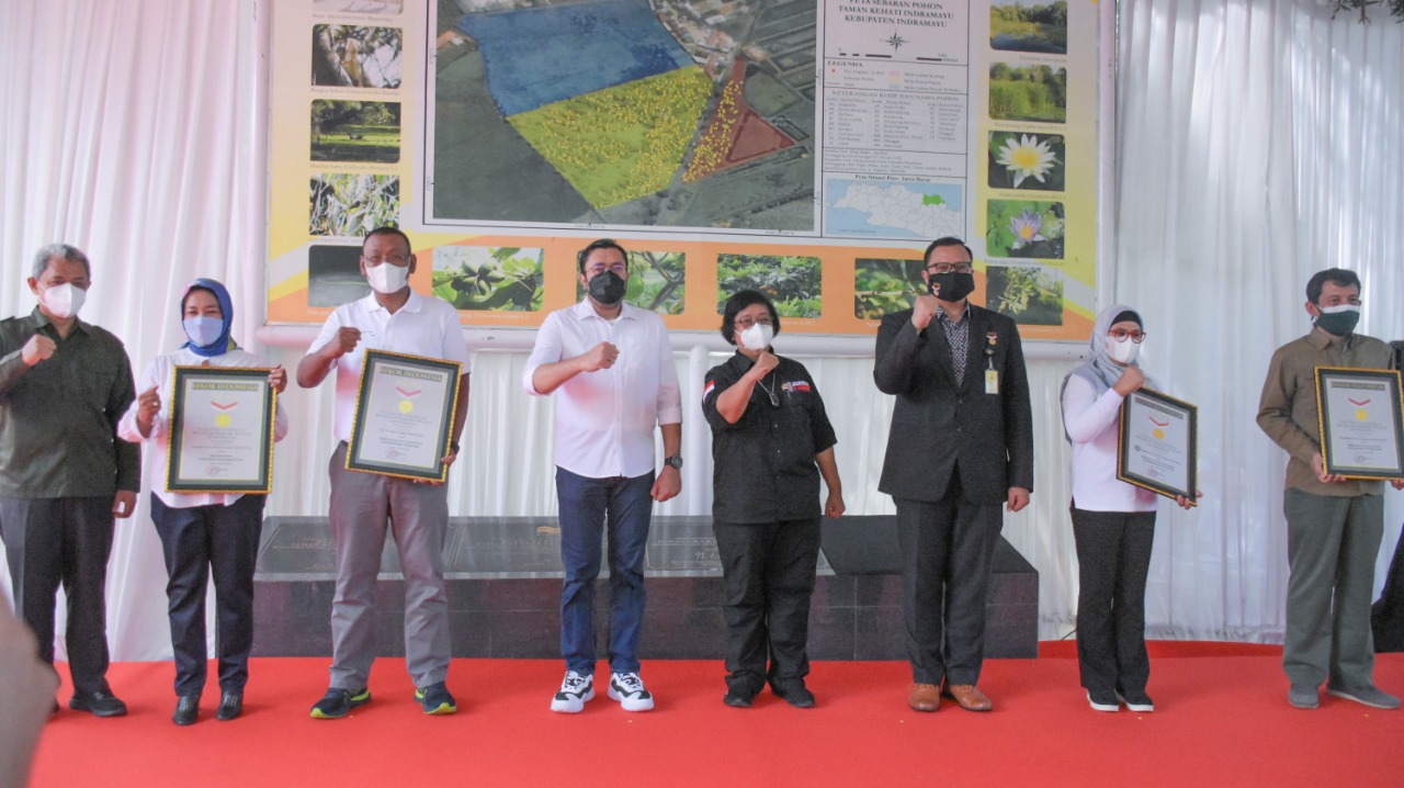 Taman Kehati yang terletak di Kota Indramayu meraih rekor MURI sebagai replika ekosistem taman gelam pertama.