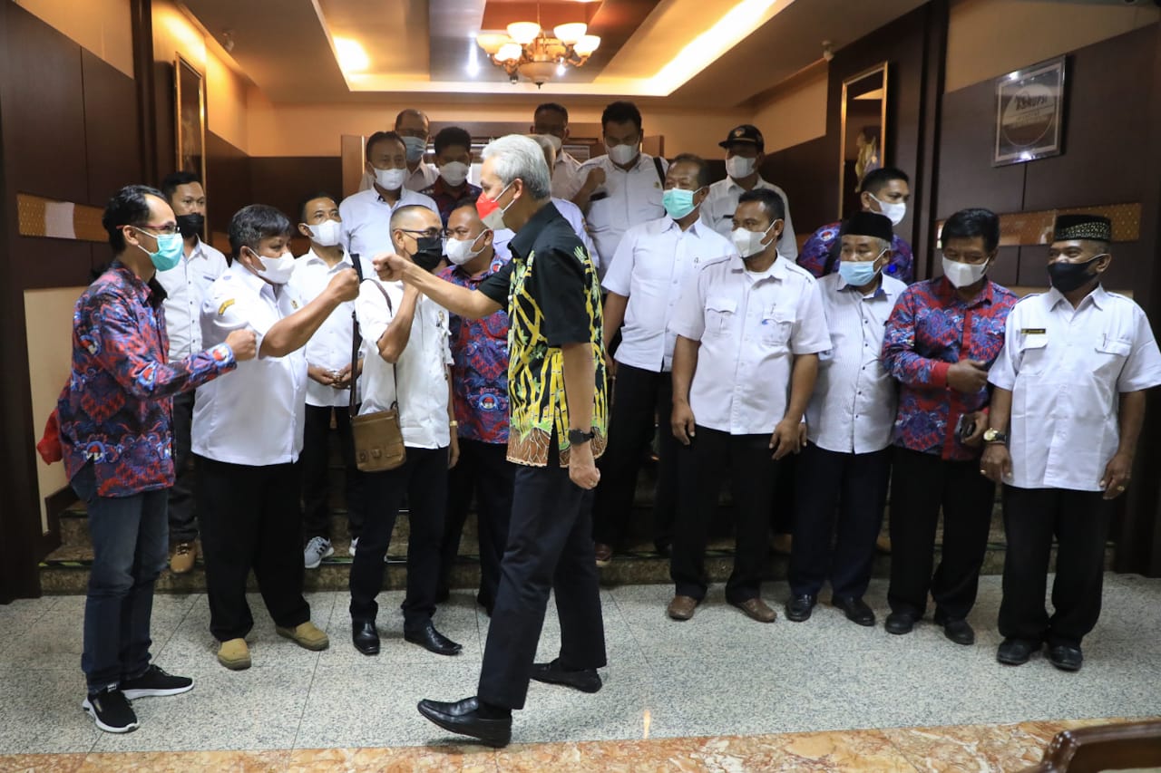 Gubernur Jateng Ganjar Pranowo ditemui para pengurus PPDI.